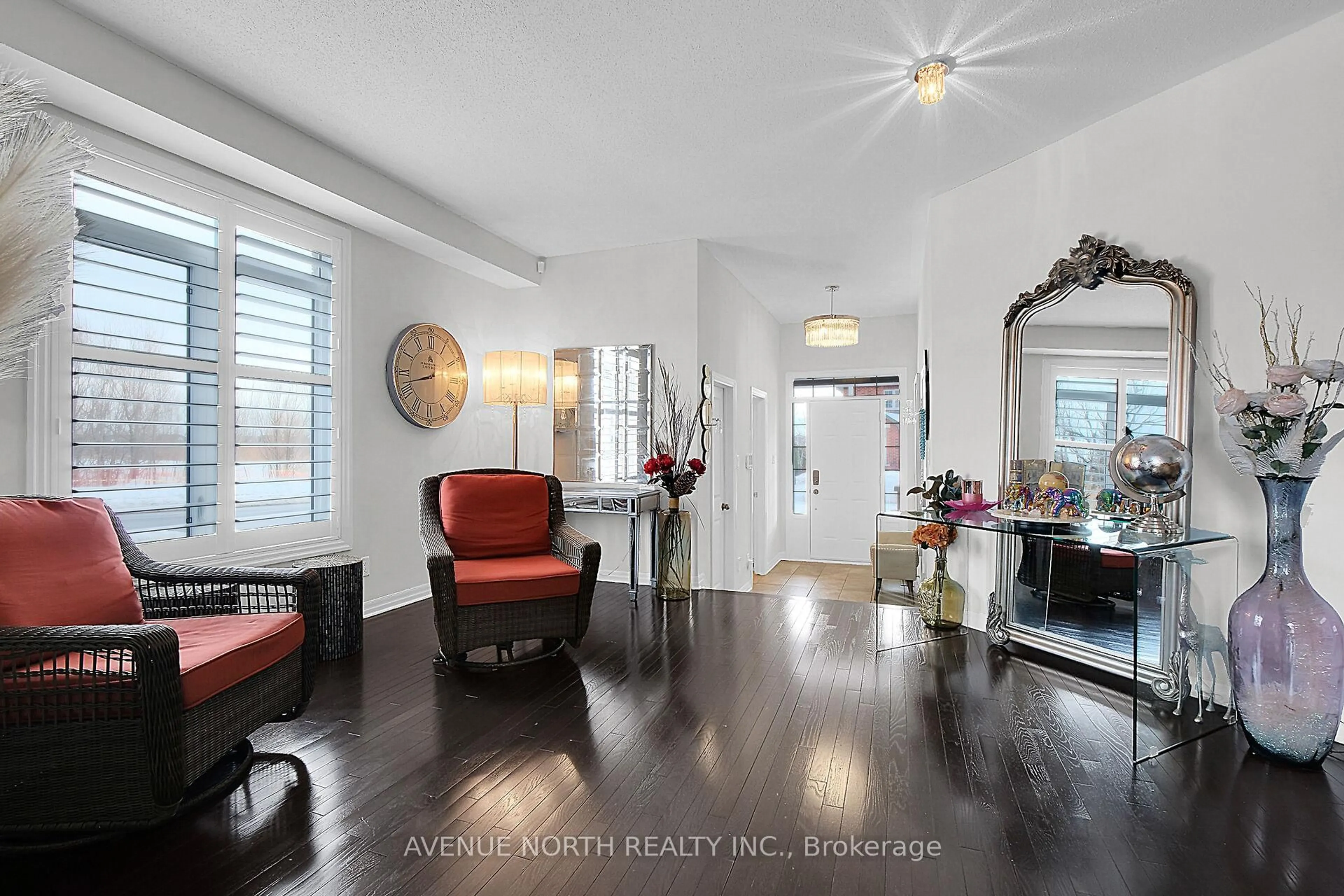 Indoor entryway for 429 Dovehaven St, Ottawa Ontario K1W 0H2