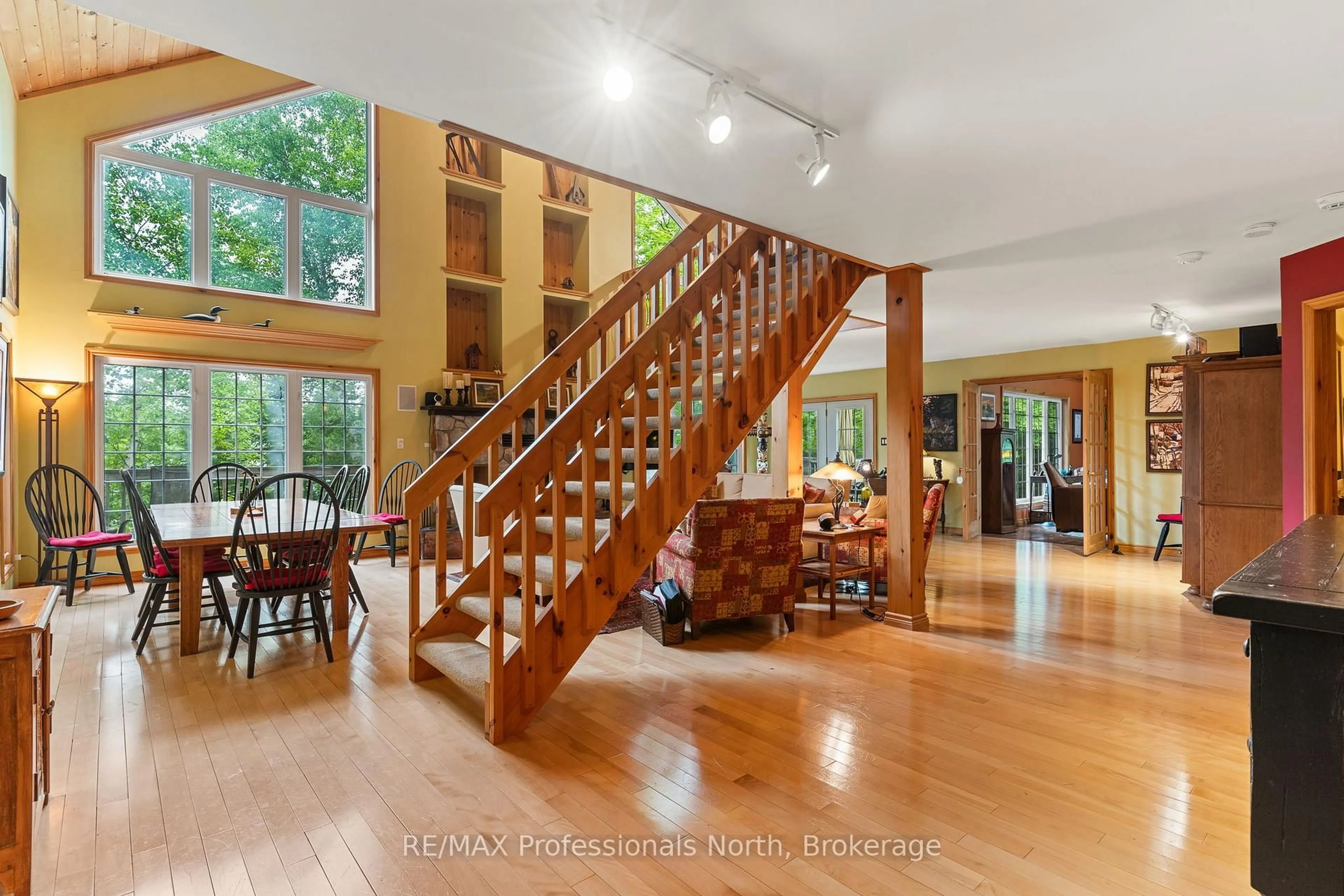 Indoor foyer for 1863 Buxton Rd, Dysart et al Ontario K0L 3C0