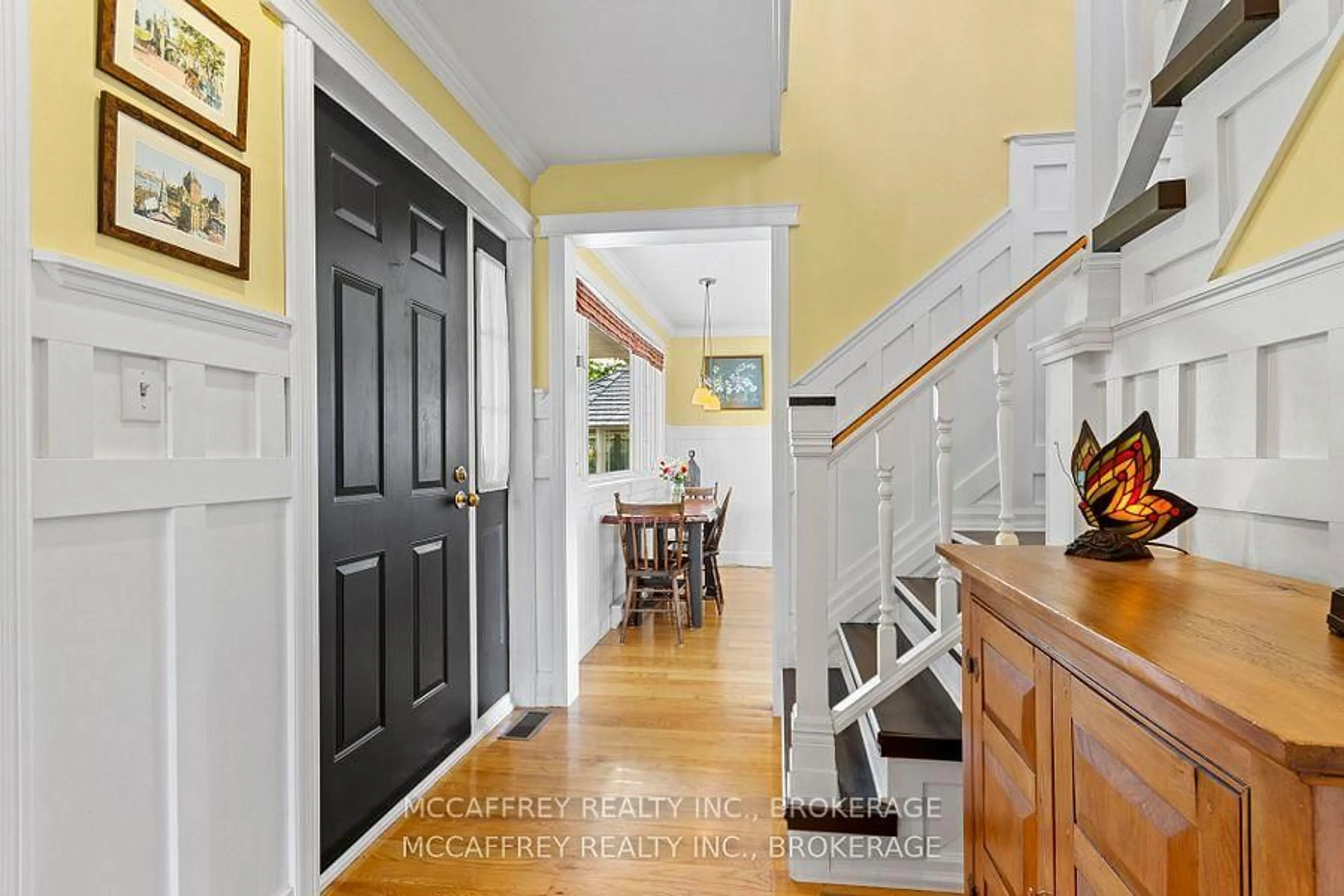 Indoor entryway for 4291 OLD HWY 2, Belleville Ontario K8N 4Z4