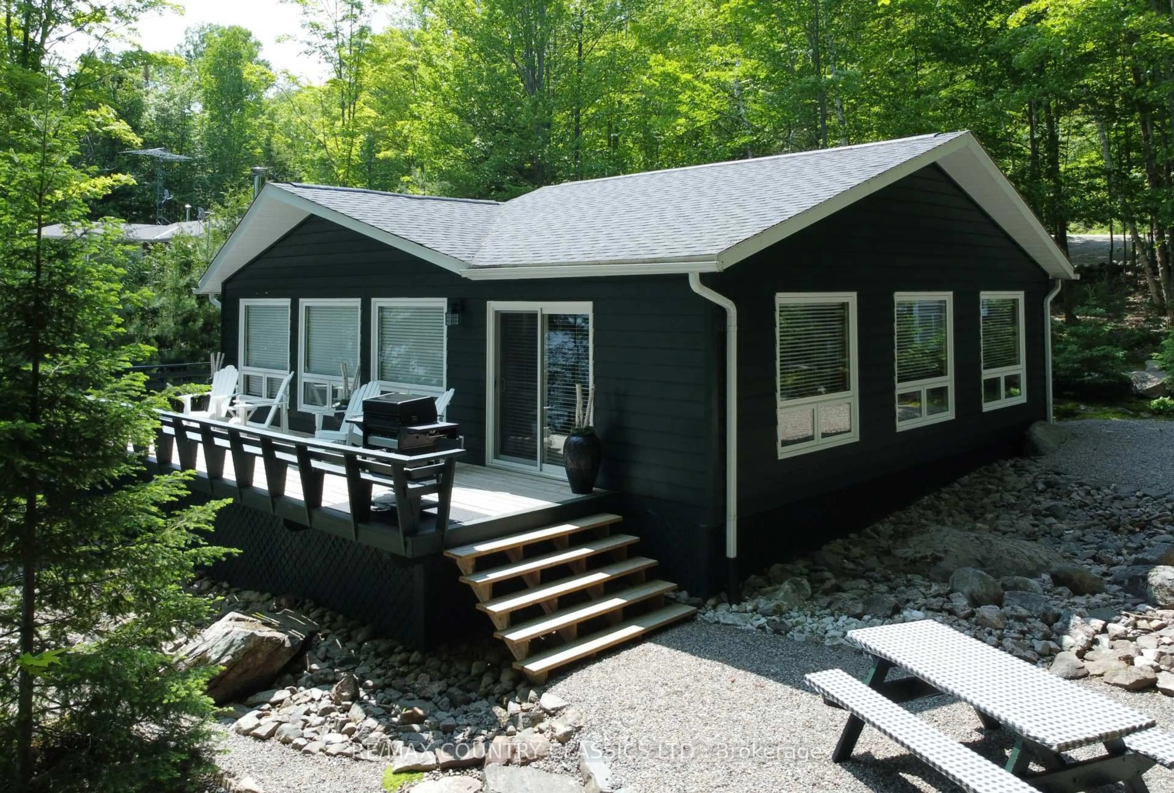 Home with vinyl exterior material, water/lake/river/ocean view for 224 Wiltom Dr, Barry's Bay Ontario K0J 1B0
