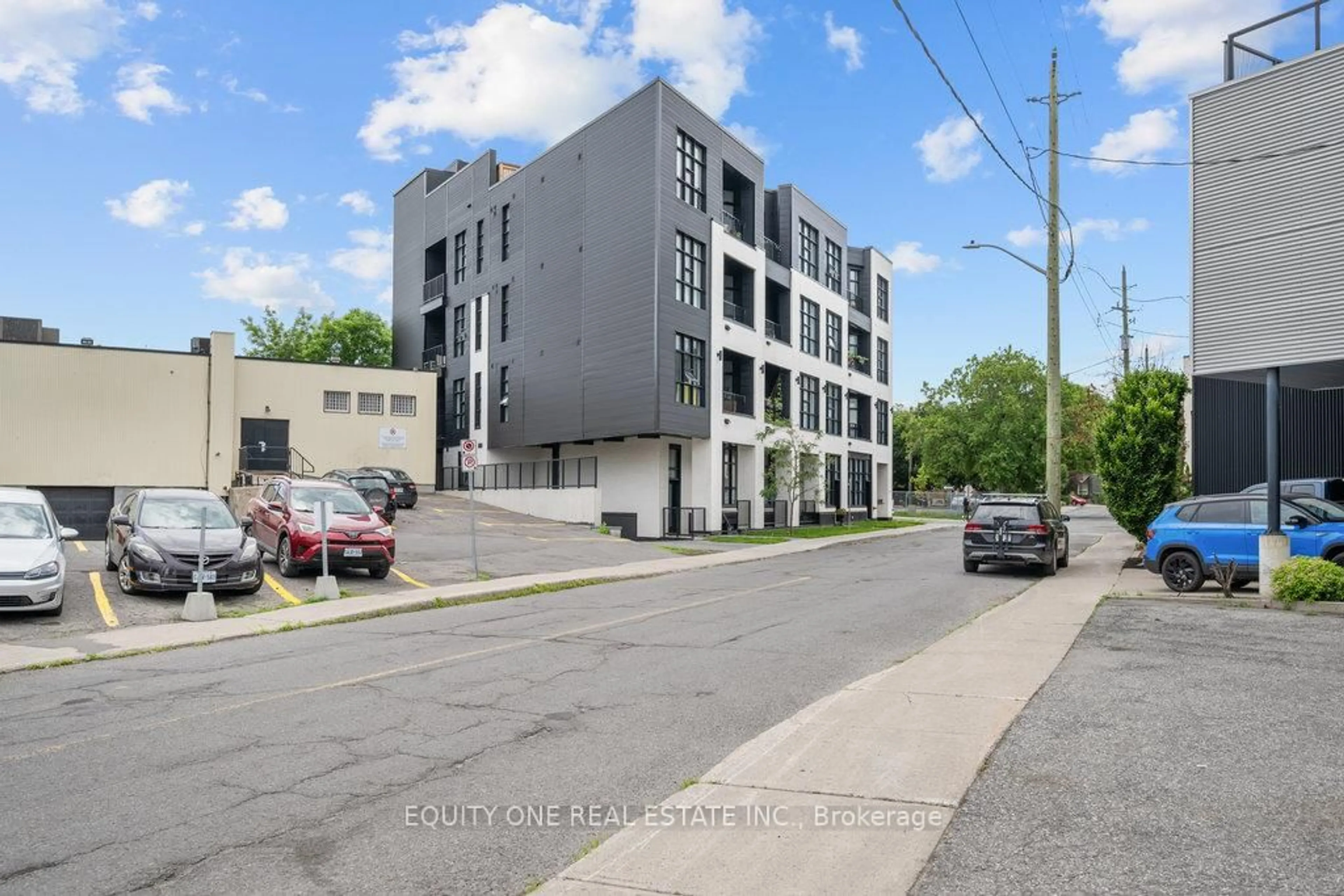Unknown for 101 Pinhey St #105, Ottawa Ontario K1Y 1T7