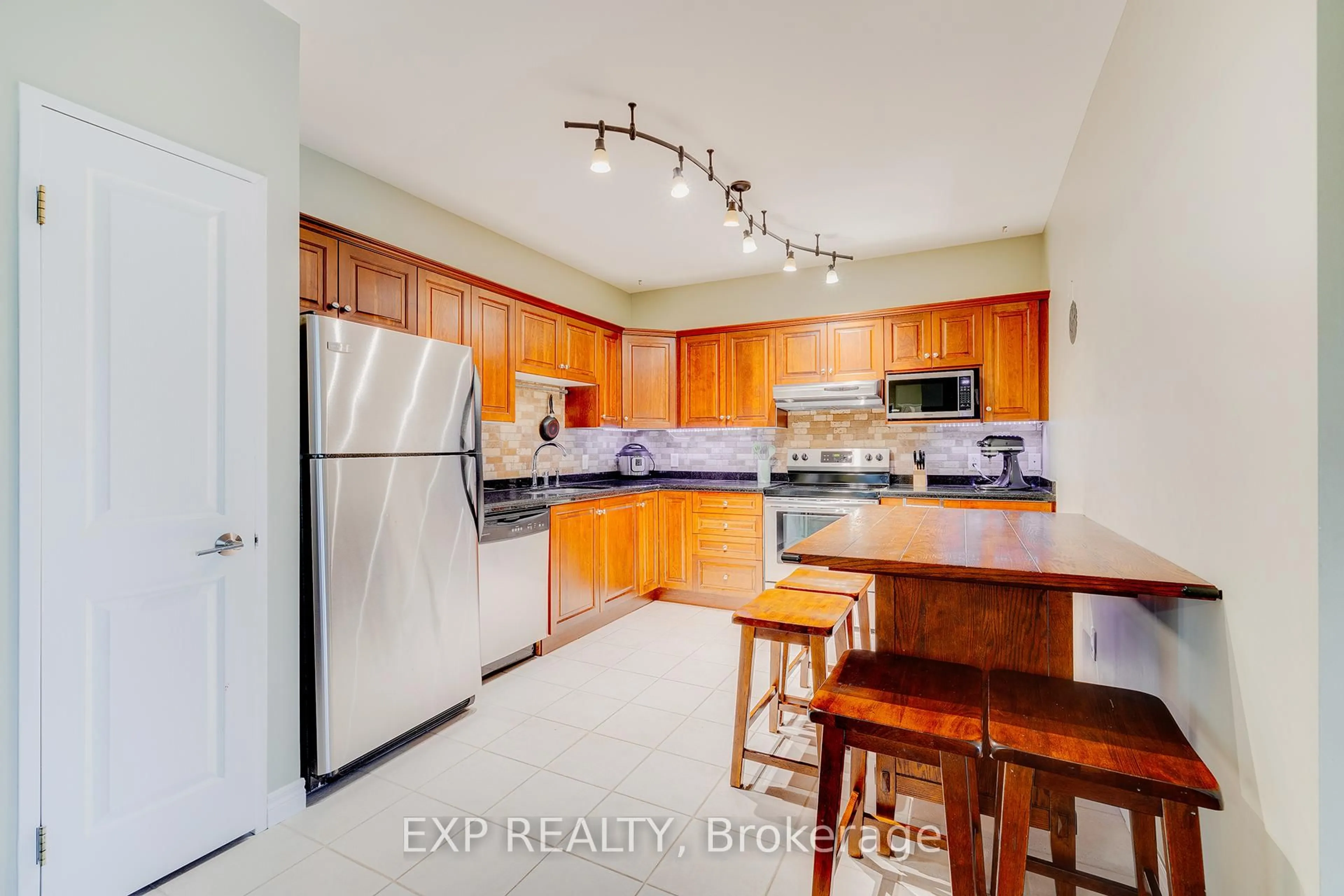 Standard kitchen, ceramic/tile floor for 255 Keats Way #403, Waterloo Ontario N2L 6N6