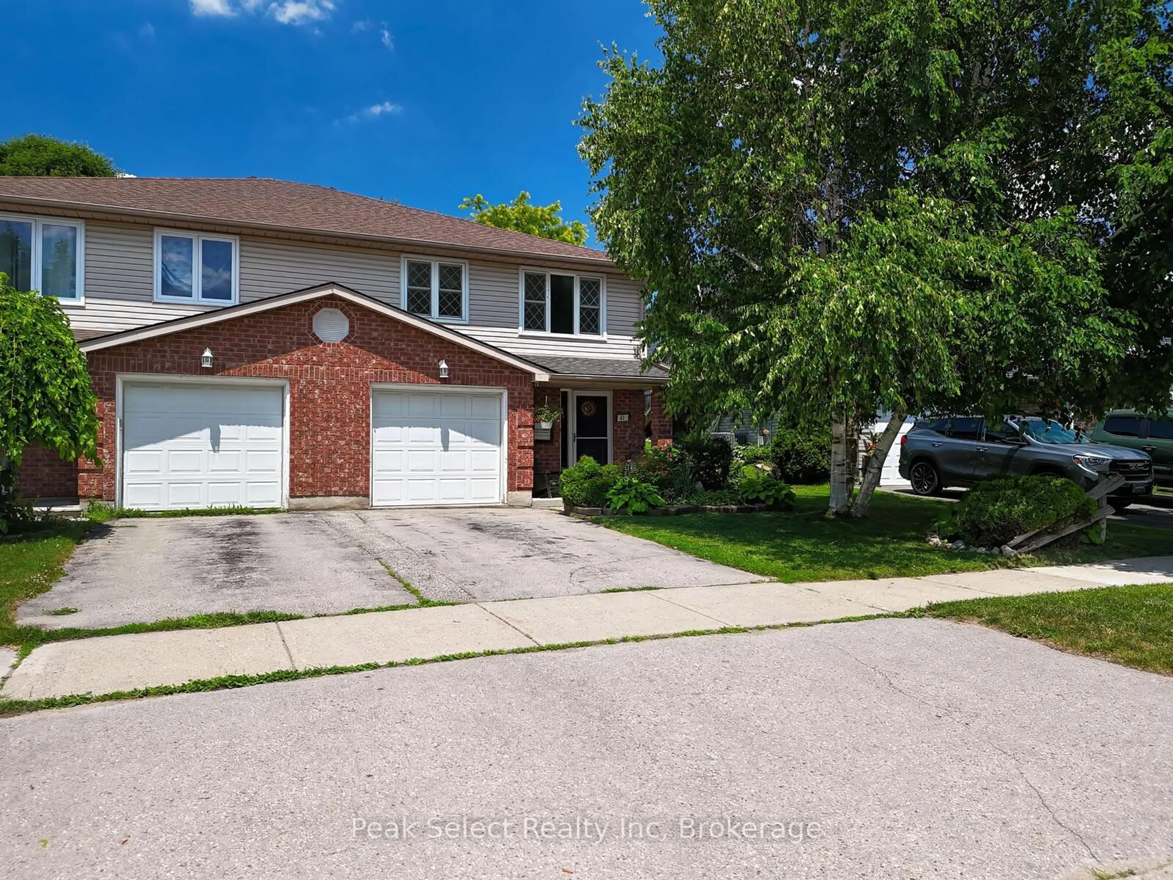 A pic from outside/outdoor area/front of a property/back of a property/a pic from drone, street for 41 Southvale Rd, St. Marys Ontario N4X 1E9