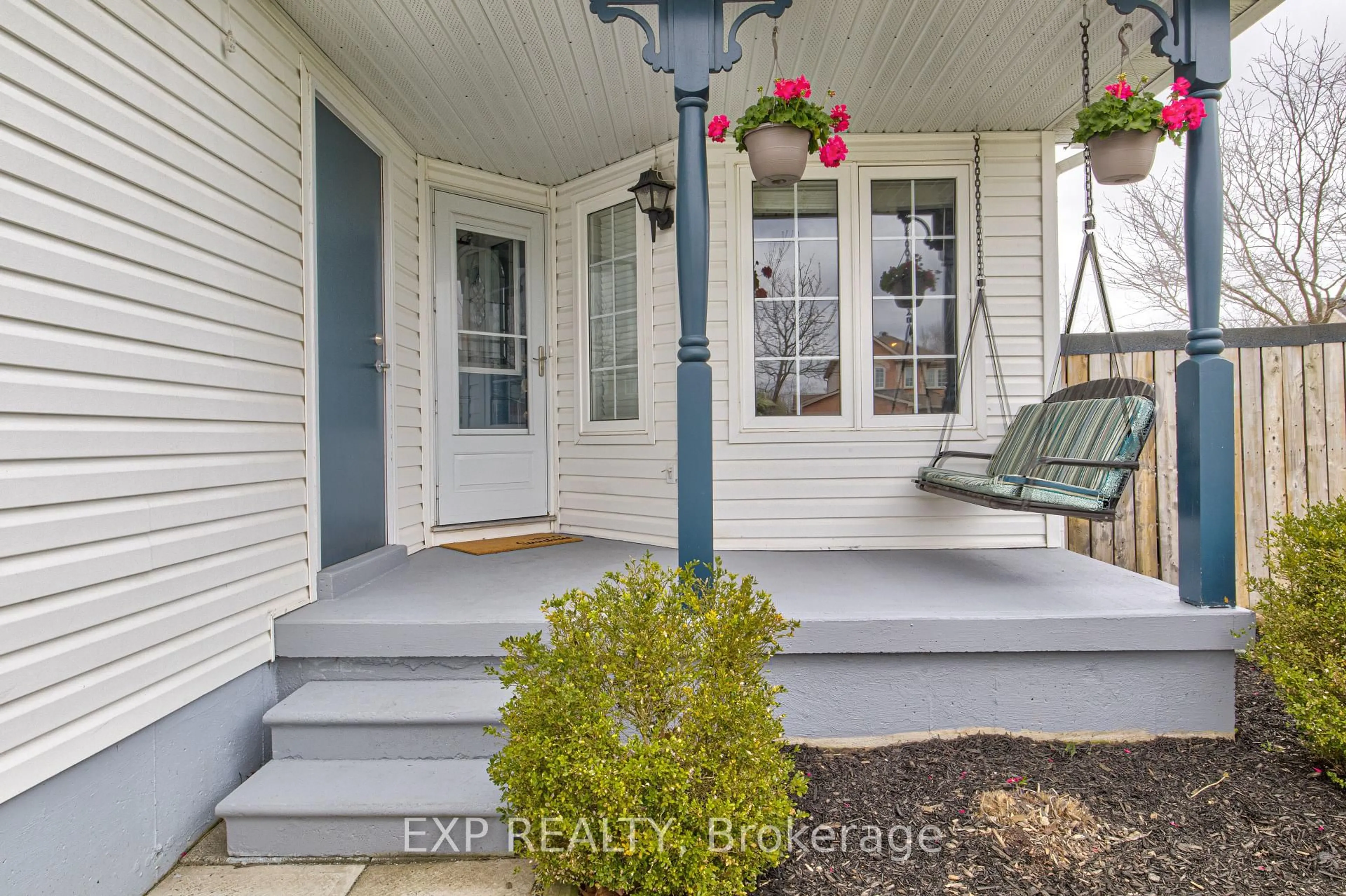 Indoor entryway for 58 Langlaw Dr, Cambridge Ontario N1P 1J1