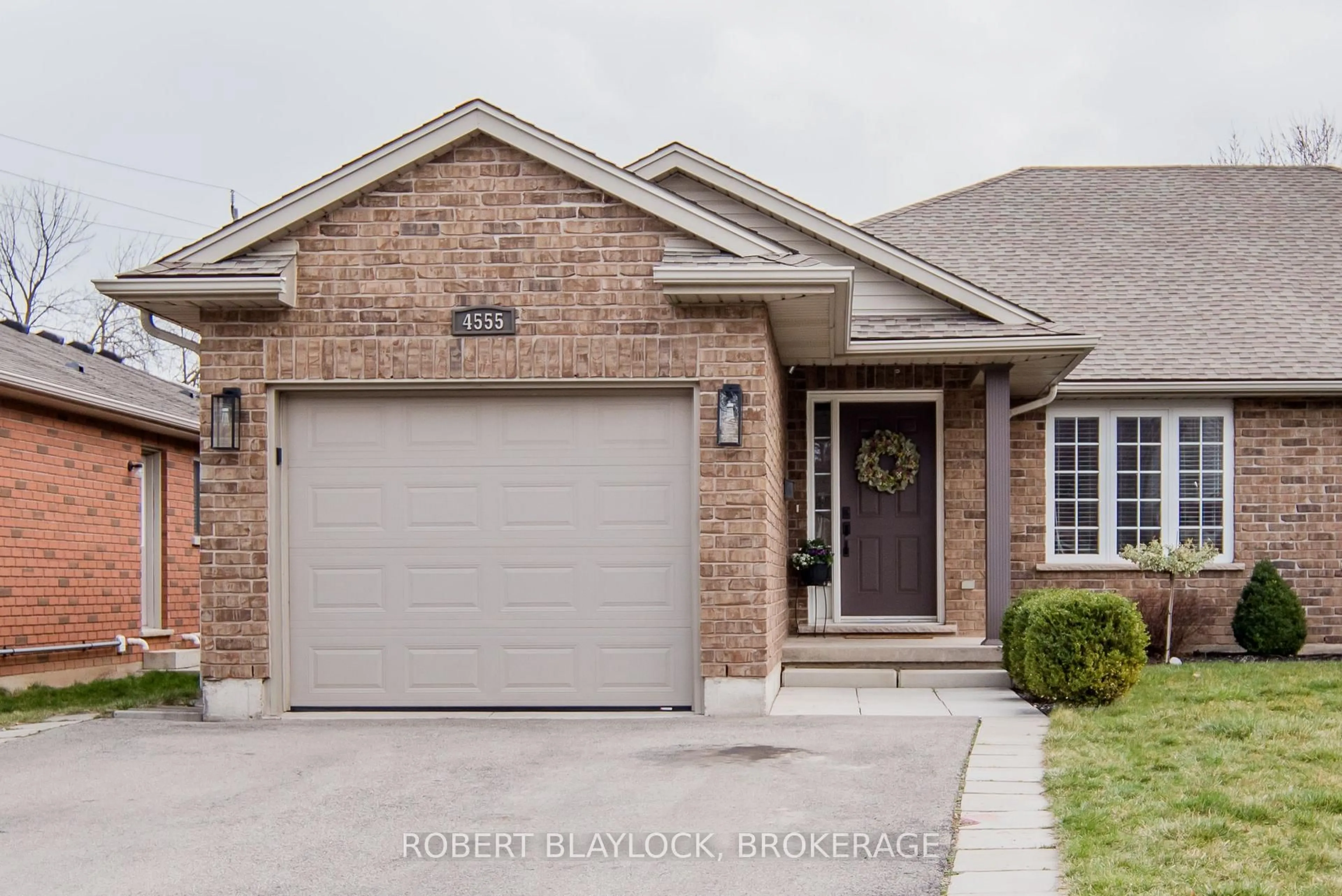 Home with brick exterior material, street for 4555 Carriage Rd, Lincoln Ontario L0R 1B5