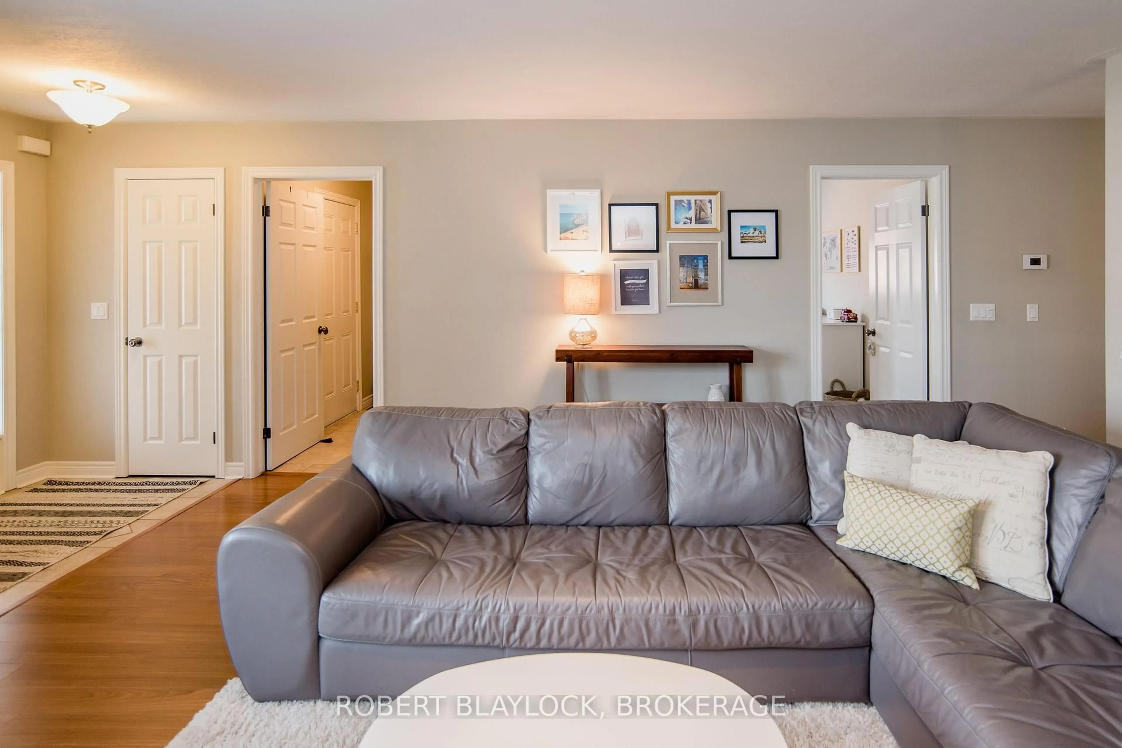 Living room with furniture, unknown for 4555 Carriage Rd, Lincoln Ontario L0R 1B5