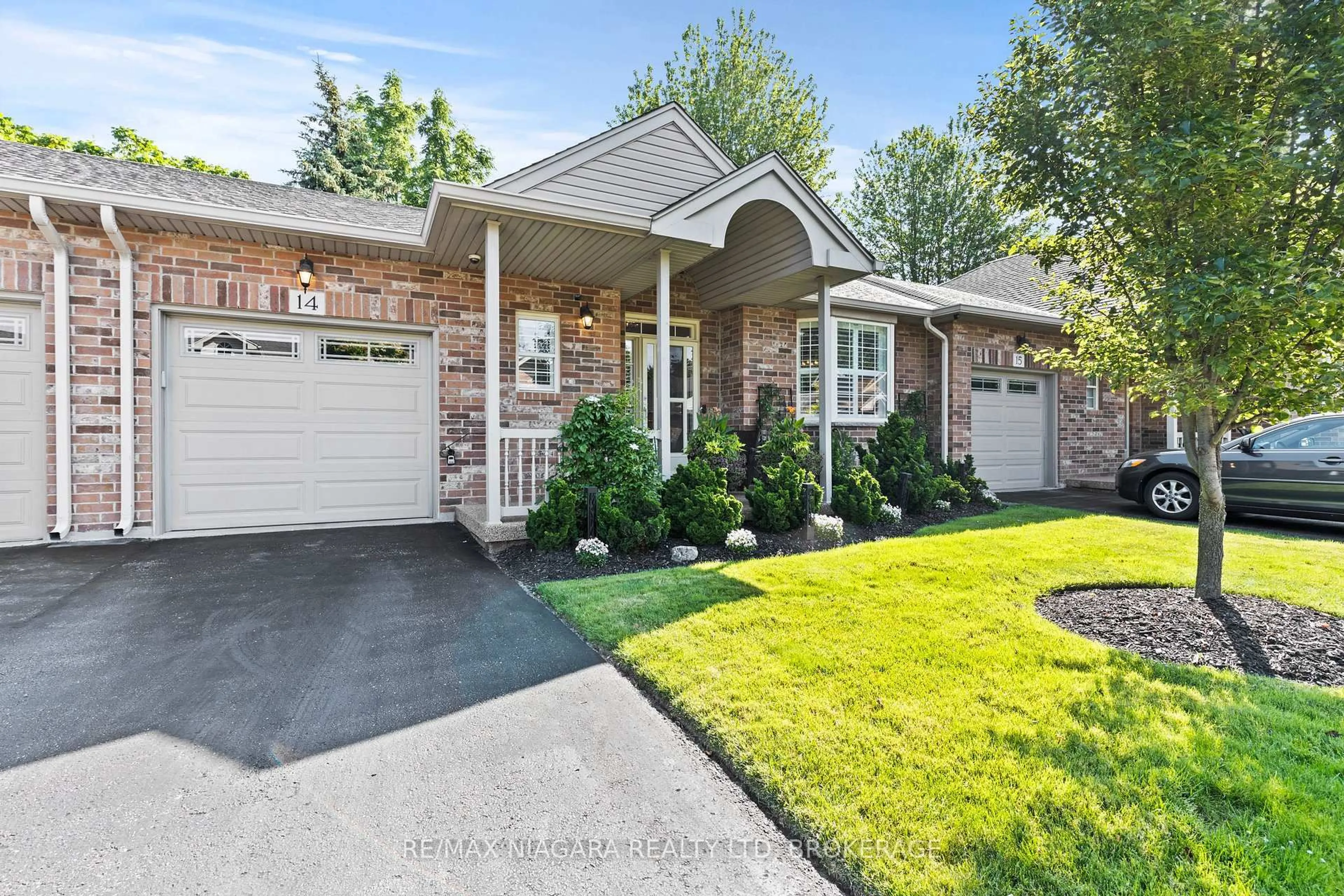 Home with brick exterior material, street for 99 LINWELL Rd #14, St. Catharines Ontario L2N 1R6