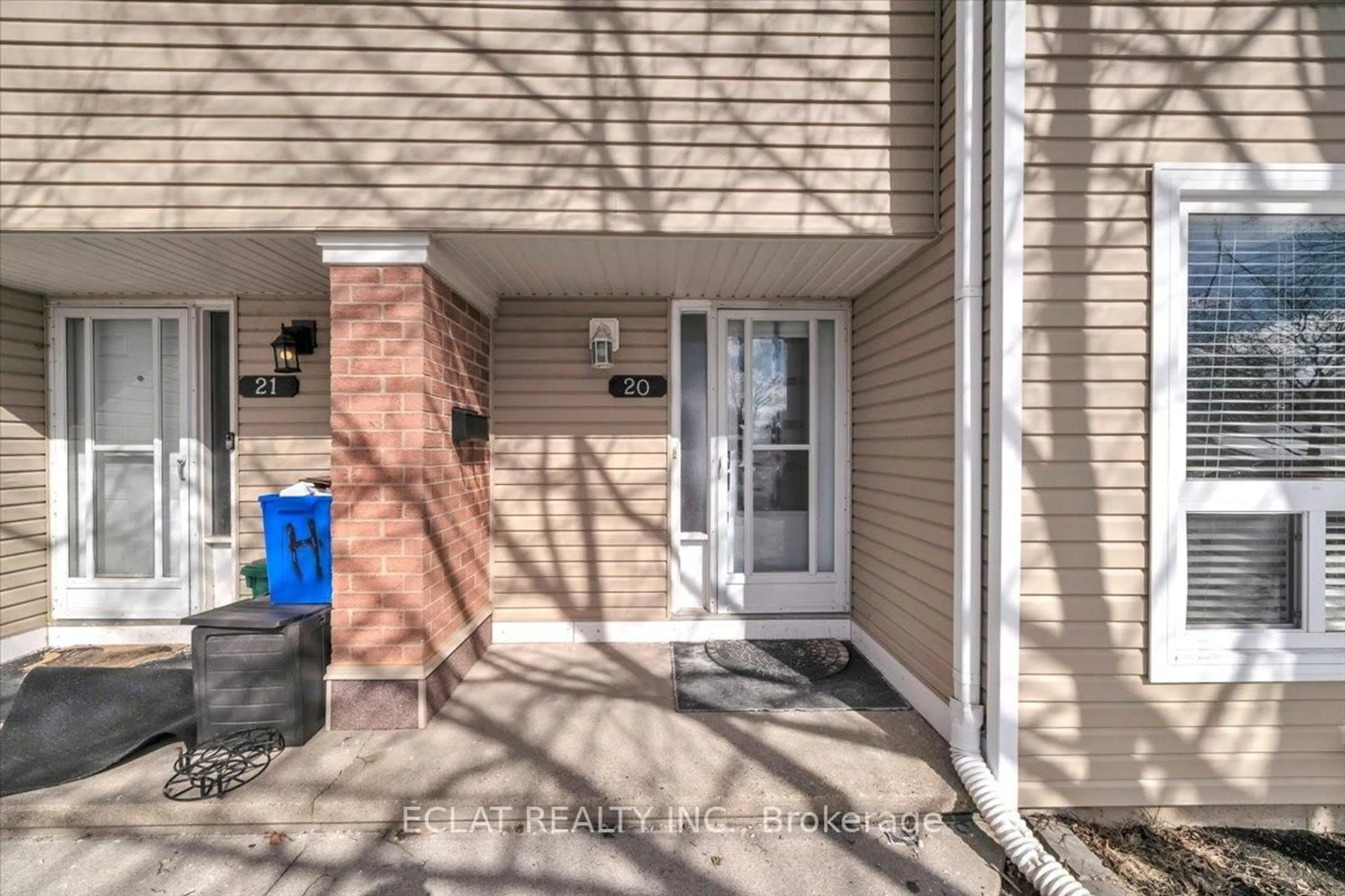 Indoor entryway for 160 Rittenhouse Rd #20, Kitchener Ontario N2E 3G6