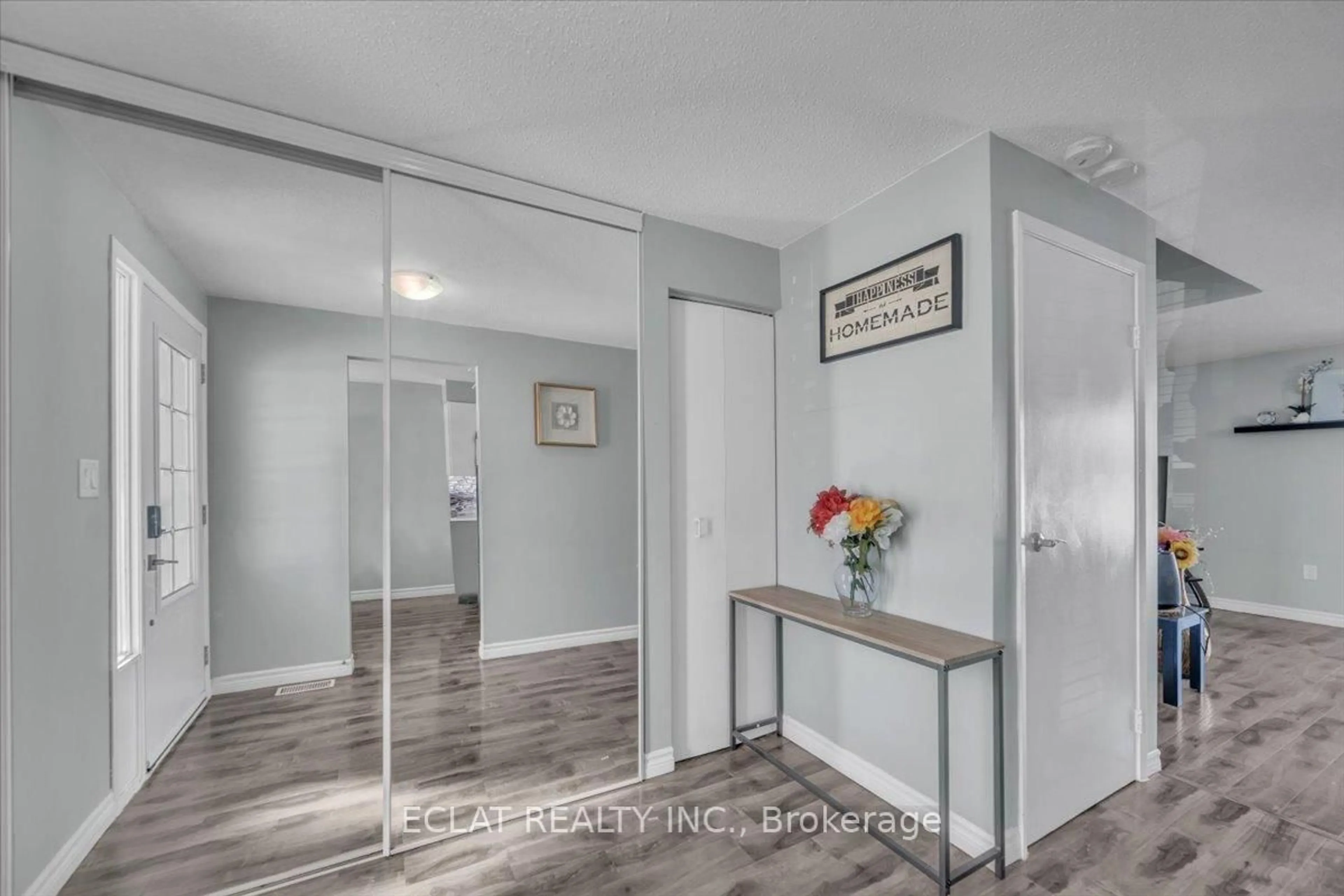 Indoor entryway for 160 Rittenhouse Rd #20, Kitchener Ontario N2E 3G6