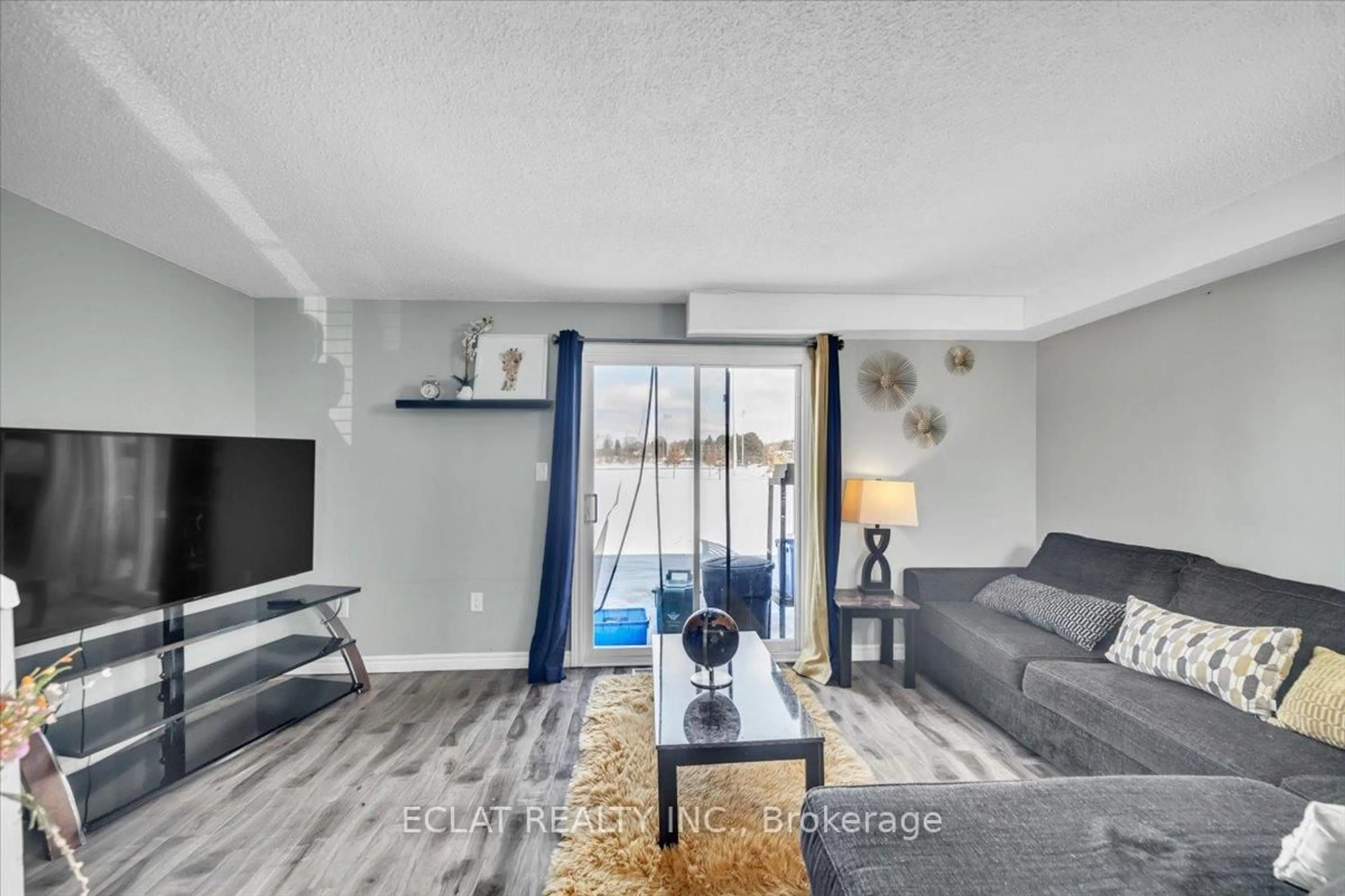 Living room with furniture, unknown for 160 Rittenhouse Rd #20, Kitchener Ontario N2E 3G6
