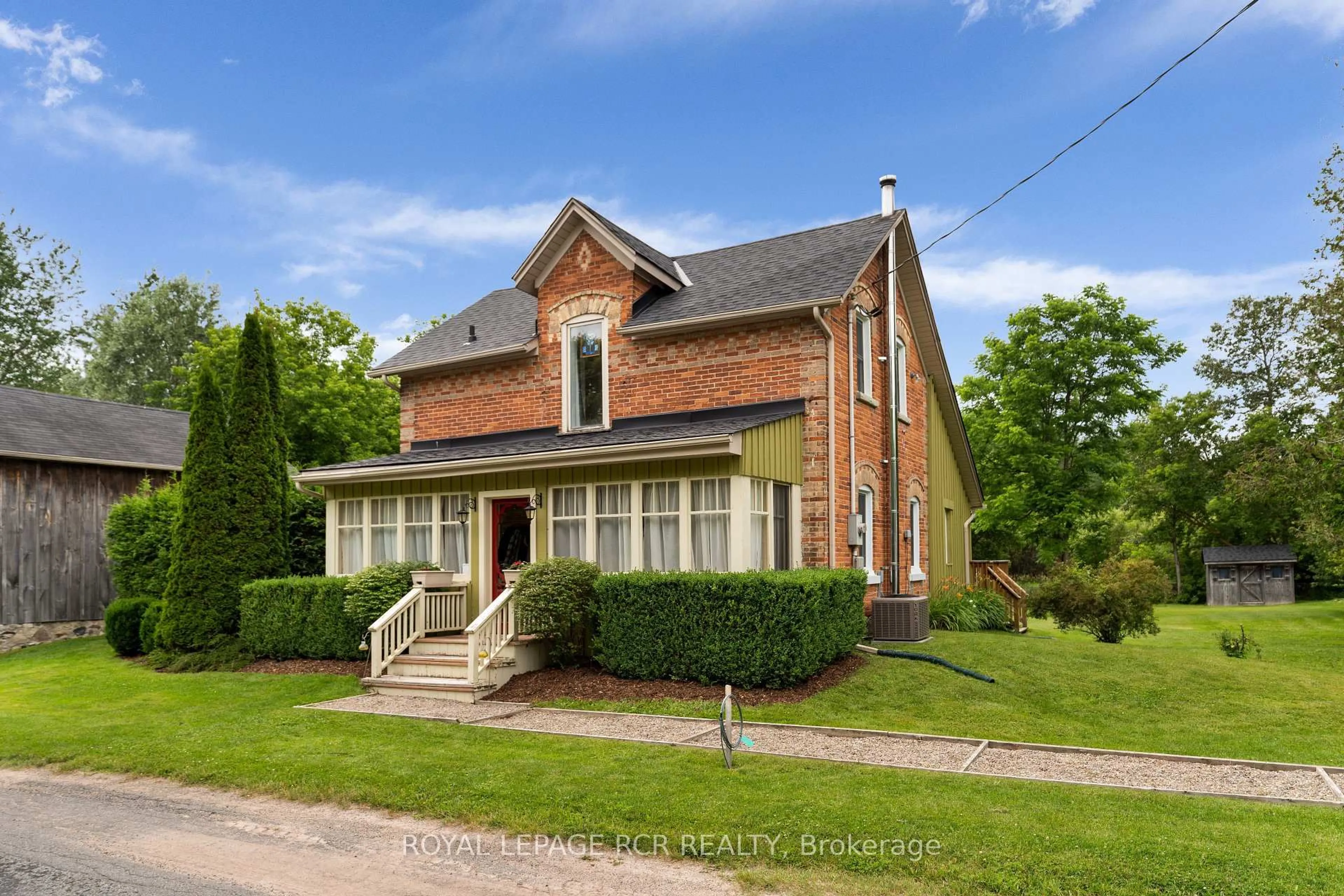 Home with brick exterior material, building for 22021 E GARA-ERIN TLINE, East Garafraxa Ontario L9W 7G4