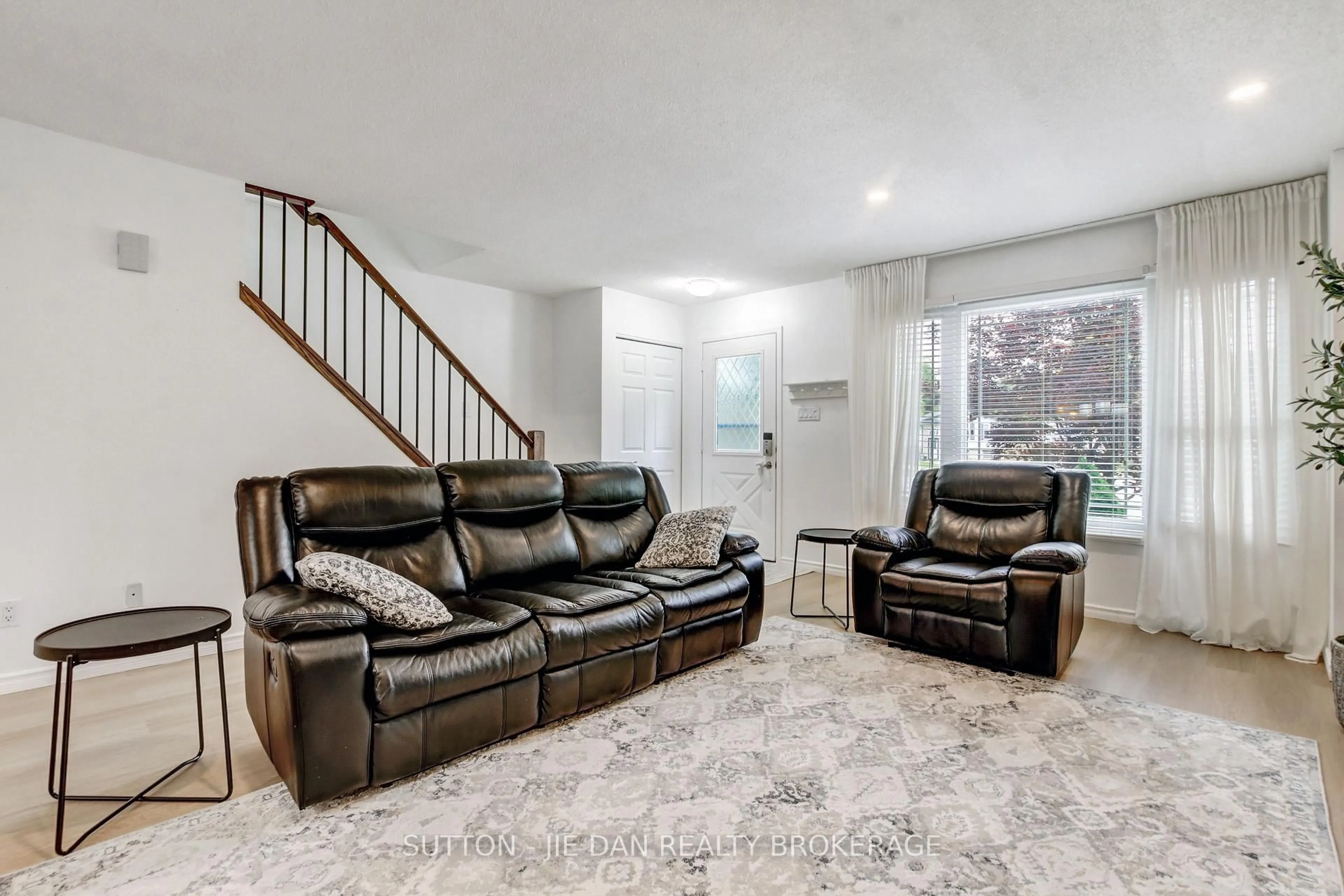 Living room with furniture, unknown for 55 CONSTABLE Crt, London North Ontario N6G 3N7