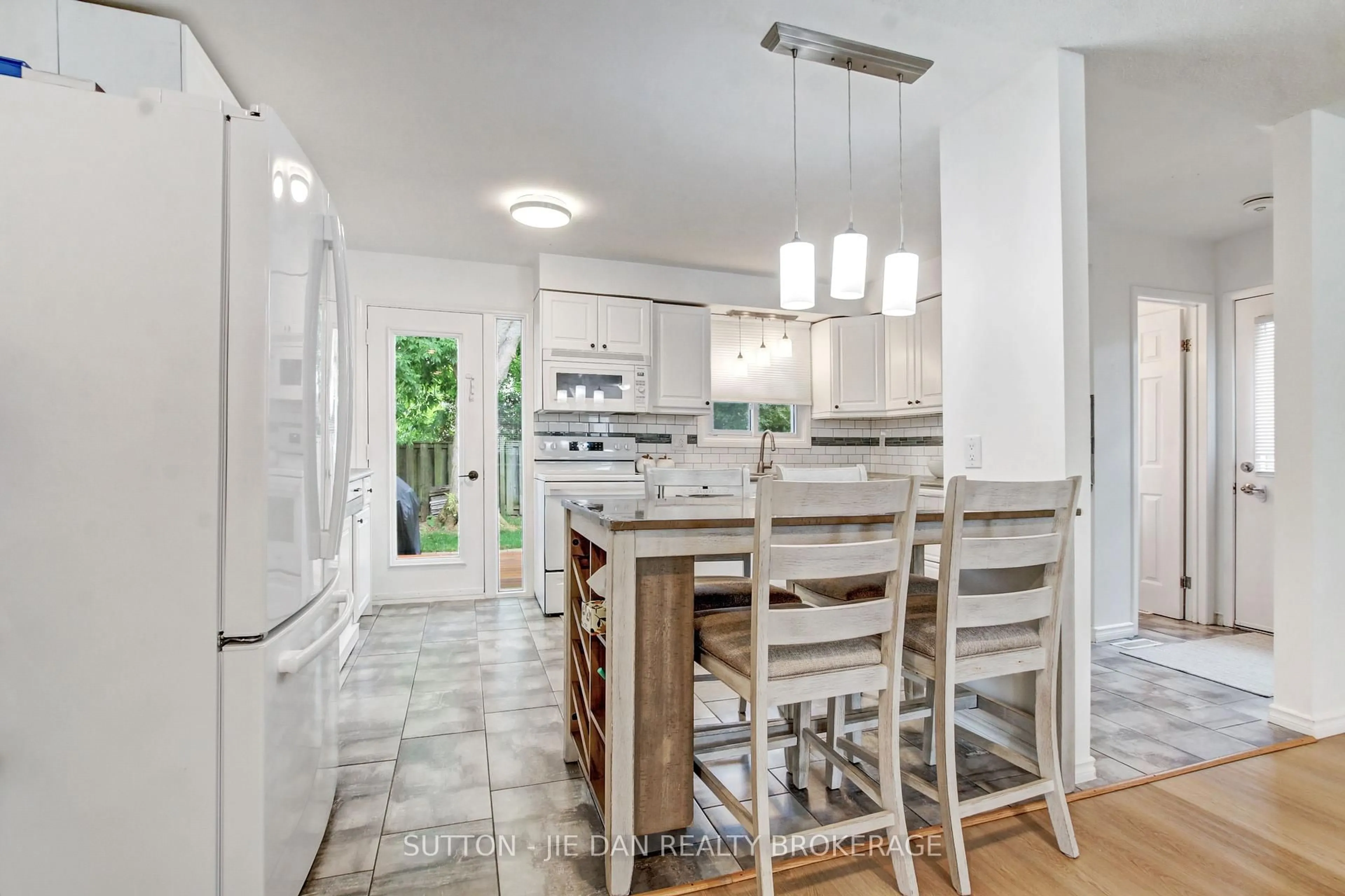Open concept kitchen, ceramic/tile floor for 55 CONSTABLE Crt, London North Ontario N6G 3N7
