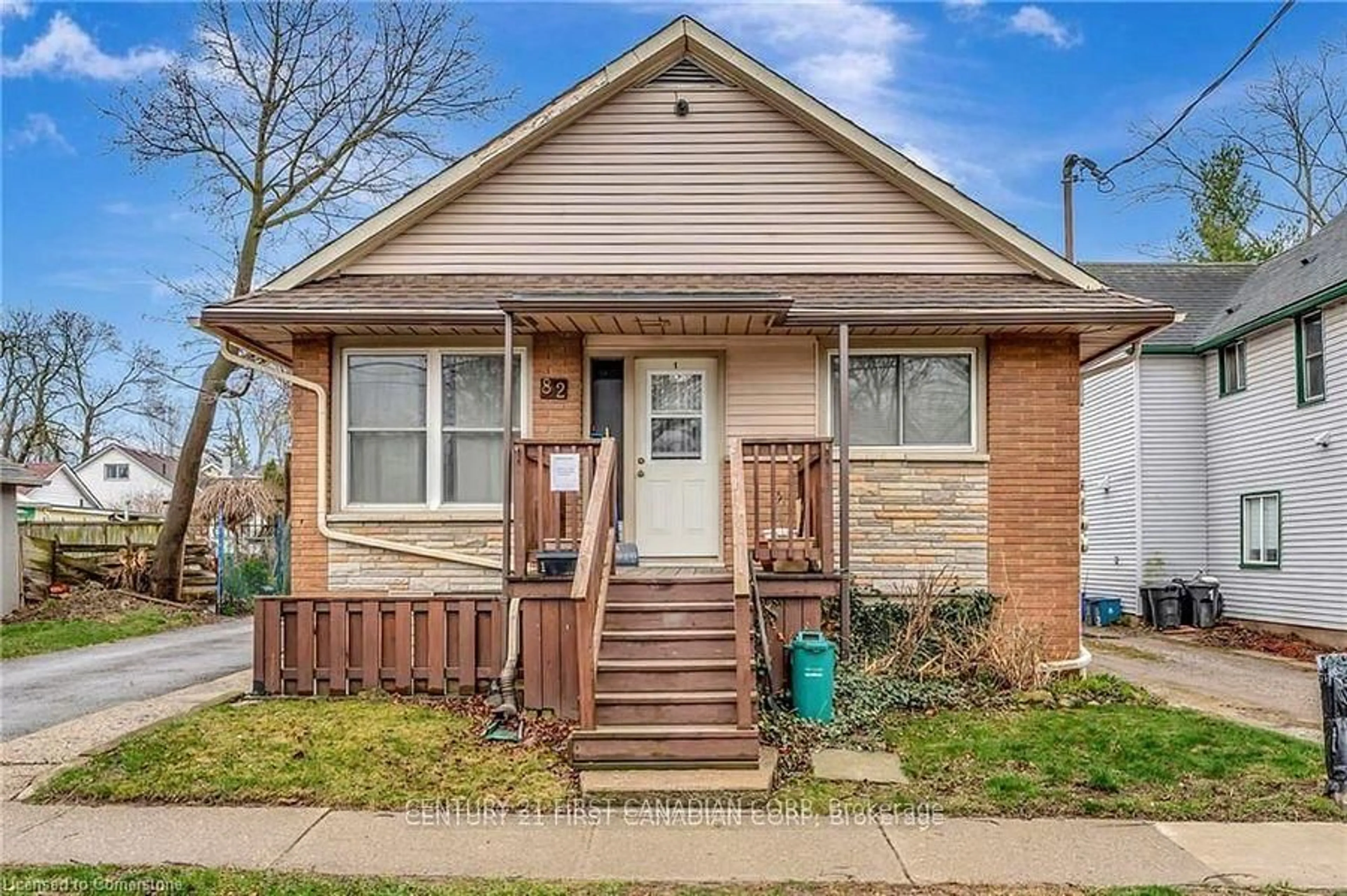 Home with brick exterior material, street for 82 Albert St, St. Catharines Ontario L2R 2H1