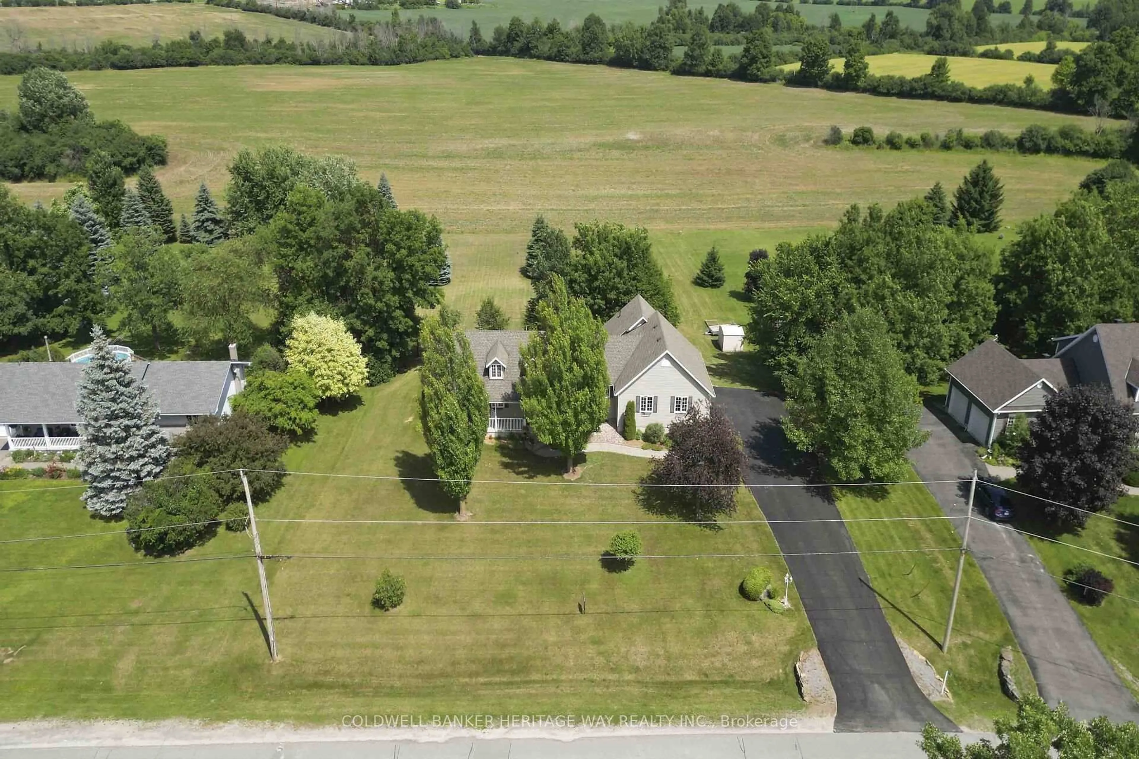 A pic from outside/outdoor area/front of a property/back of a property/a pic from drone, unknown for 114 Duncan Dr, Almonte Ontario K0A 1A0