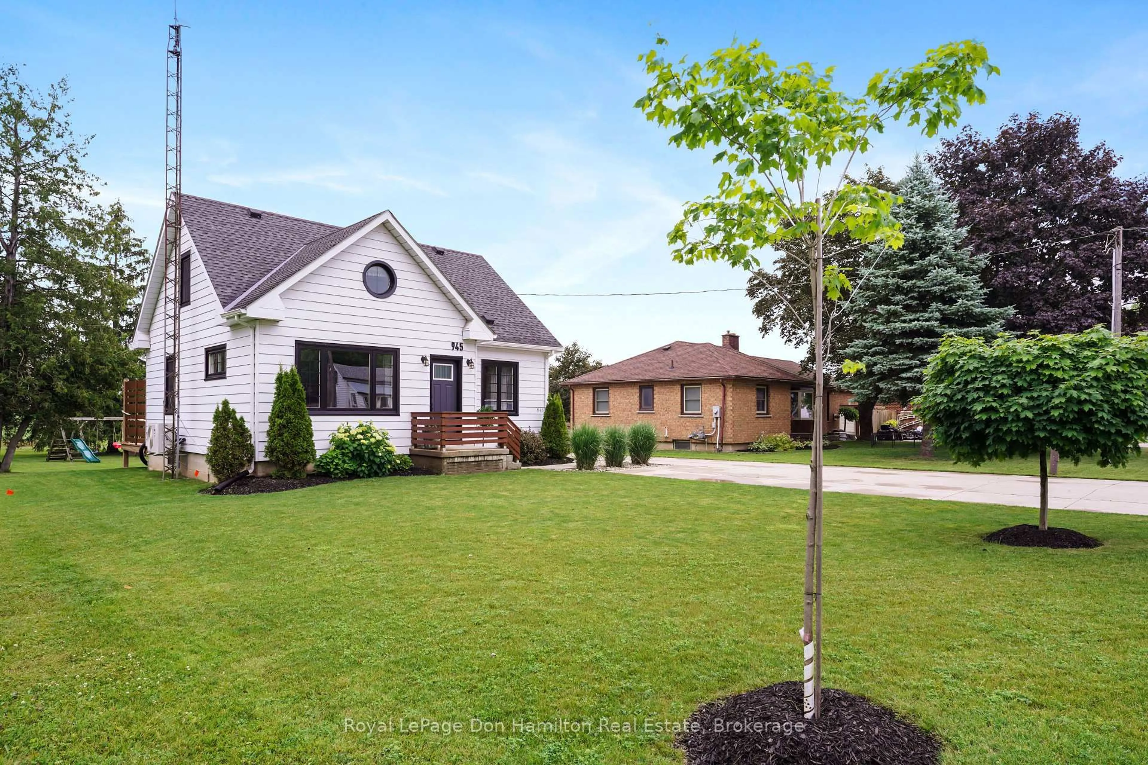 Home with brick exterior material, unknown for 945 Main Street, North Perth Ontario N4W 3L2