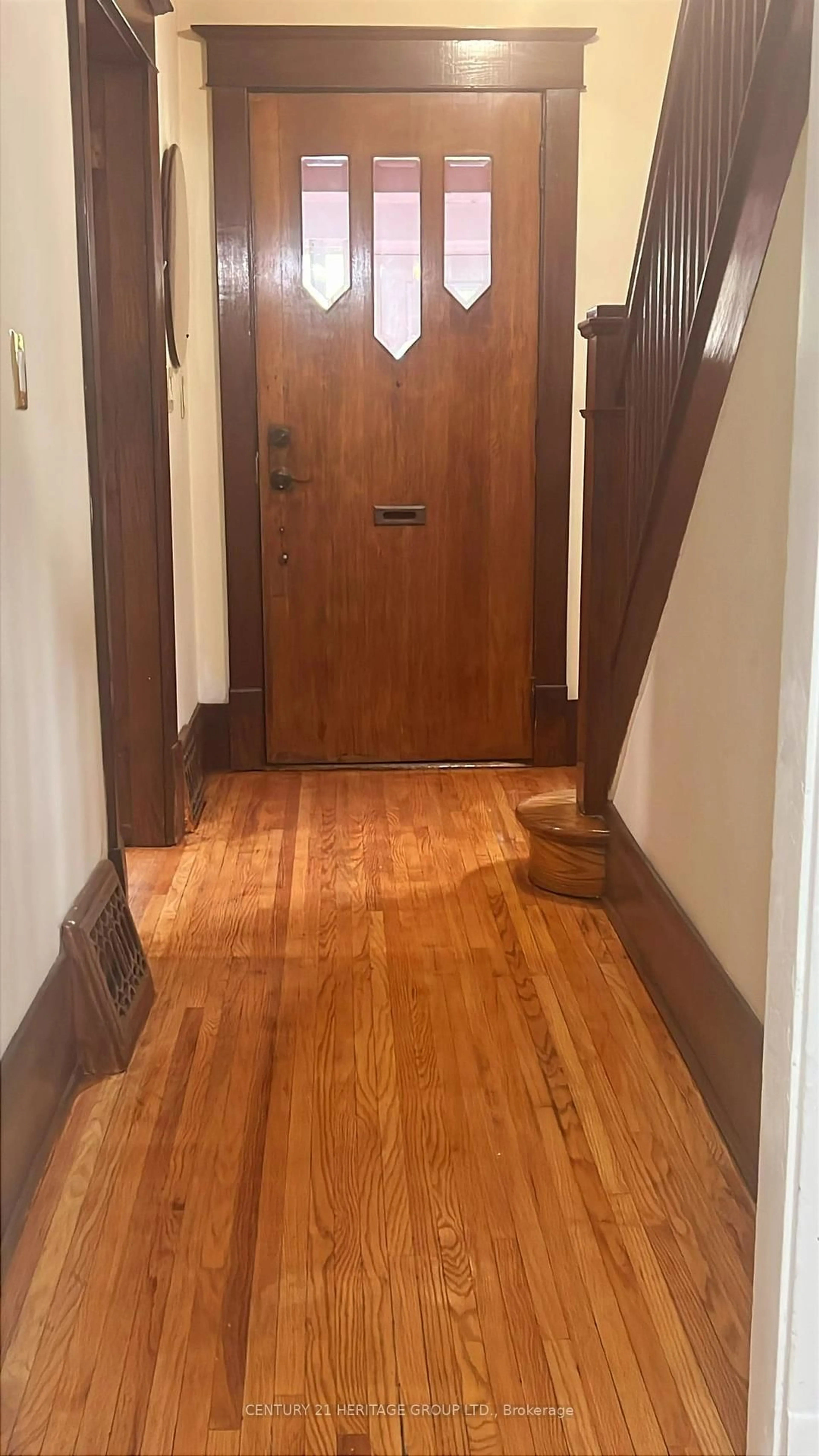 Indoor entryway for 361 Ashland Ave, London East Ontario N5W 4E9