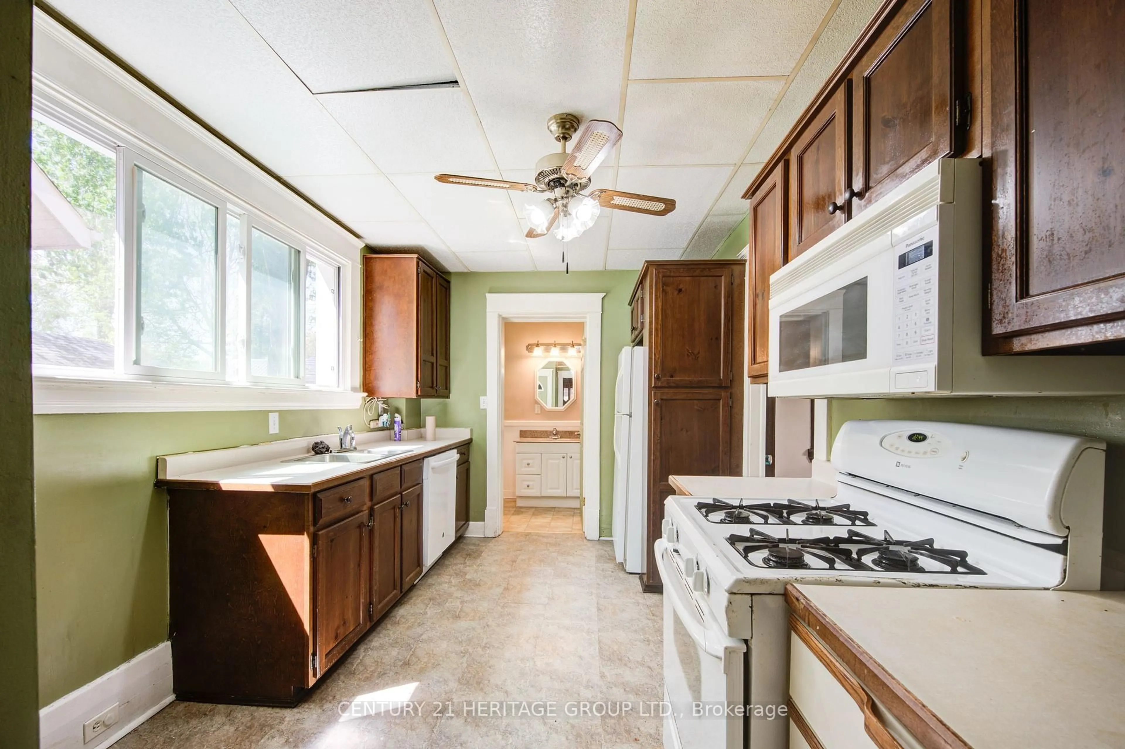 Standard kitchen, ceramic/tile floor for 361 Ashland Ave, London East Ontario N5W 4E9