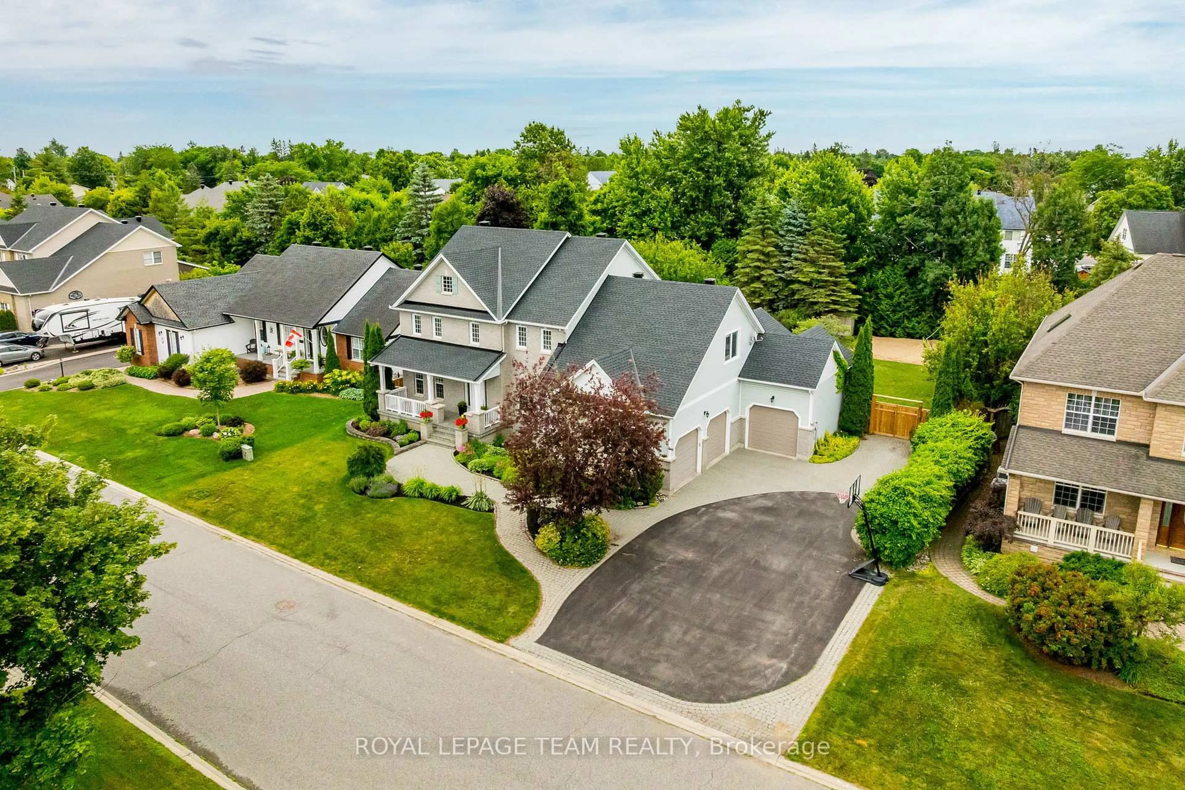 A pic from outside/outdoor area/front of a property/back of a property/a pic from drone, street for 10 Beechgrove Gdns, Stittsville Ontario K2S 1W5