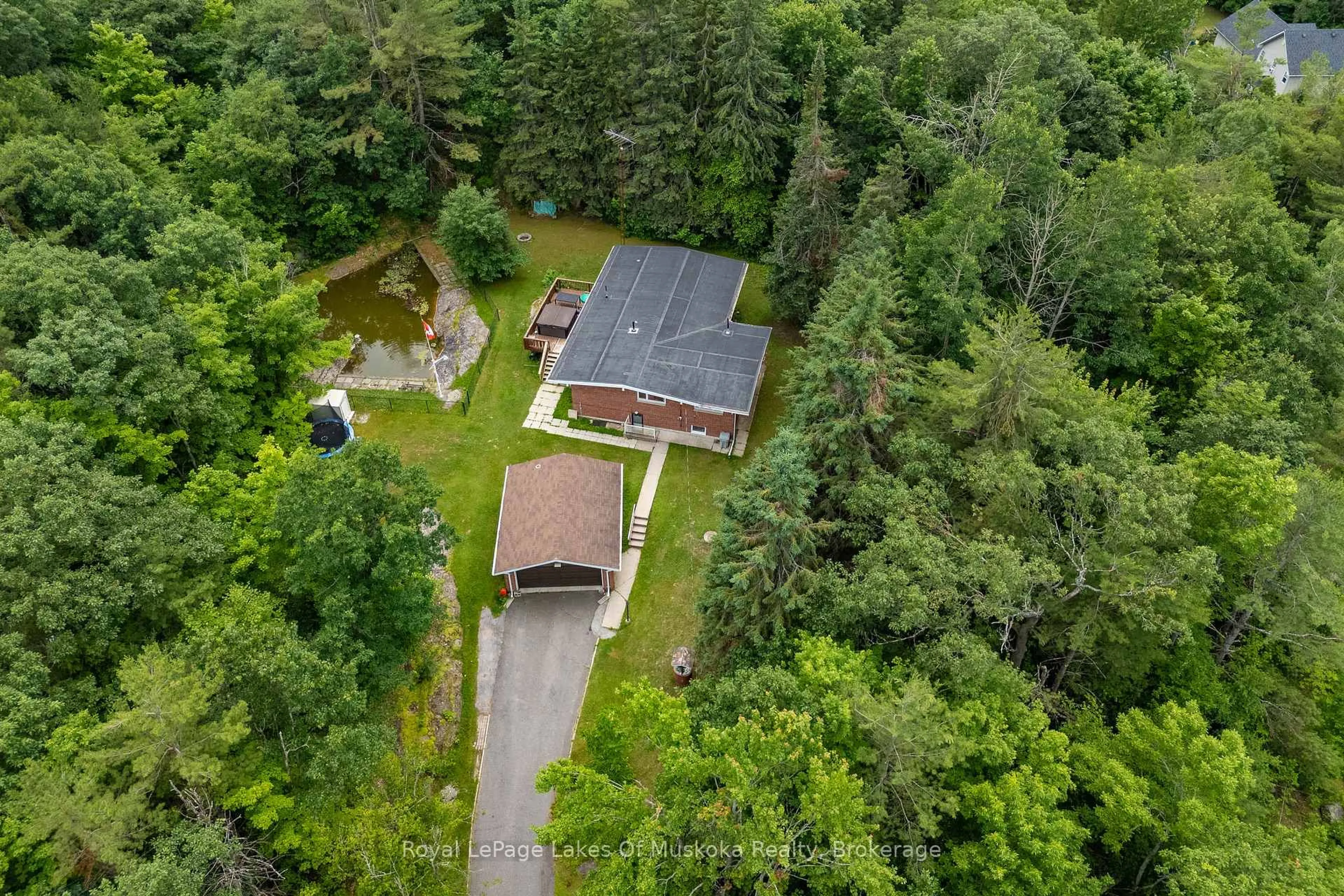 A pic from outside/outdoor area/front of a property/back of a property/a pic from drone, forest/trees view for 1030 Simpson Rd, Gravenhurst Ontario P1P 1R1