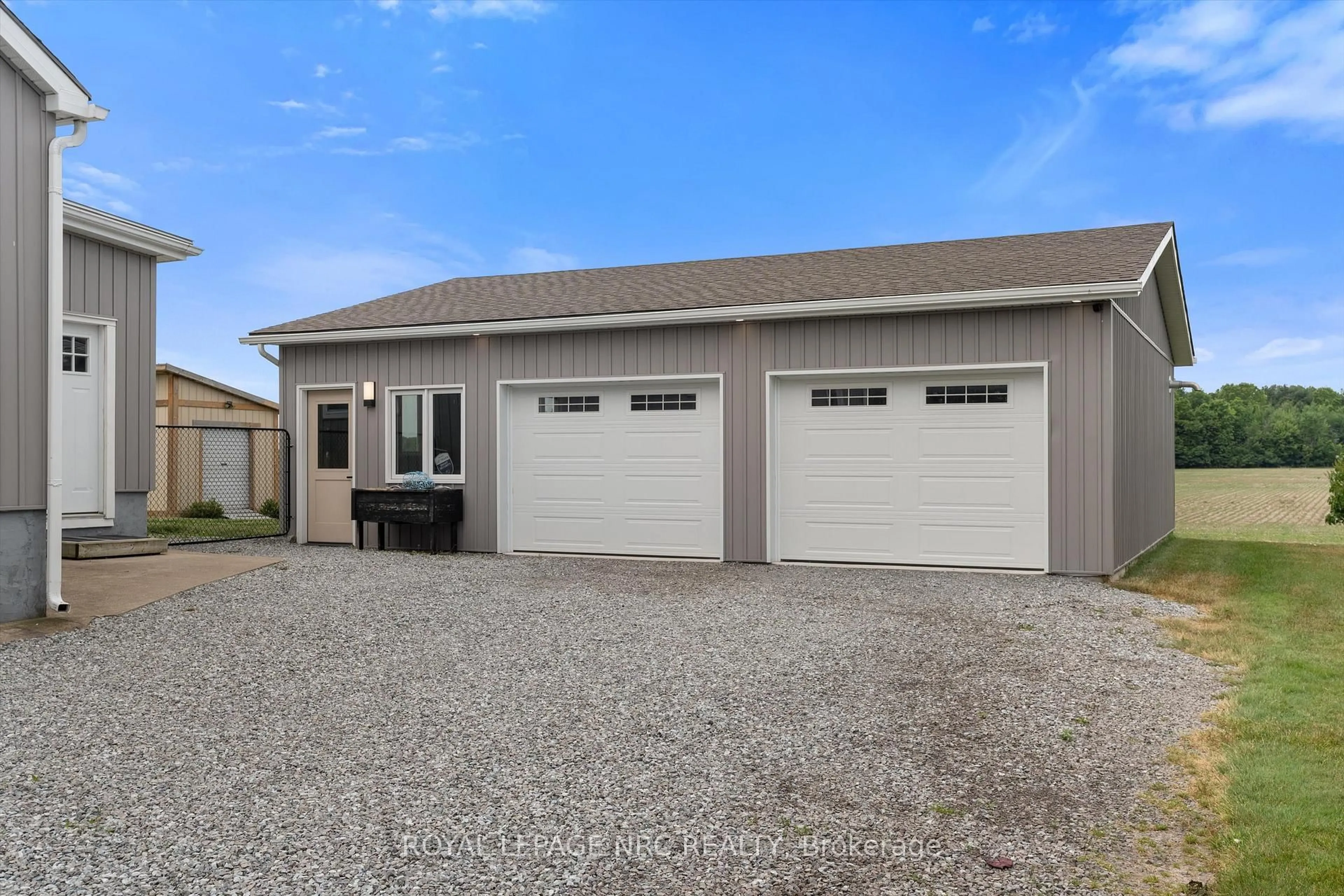 Indoor garage for 2291 STEVENSVILLE Rd, Fort Erie Ontario L0S 1S0