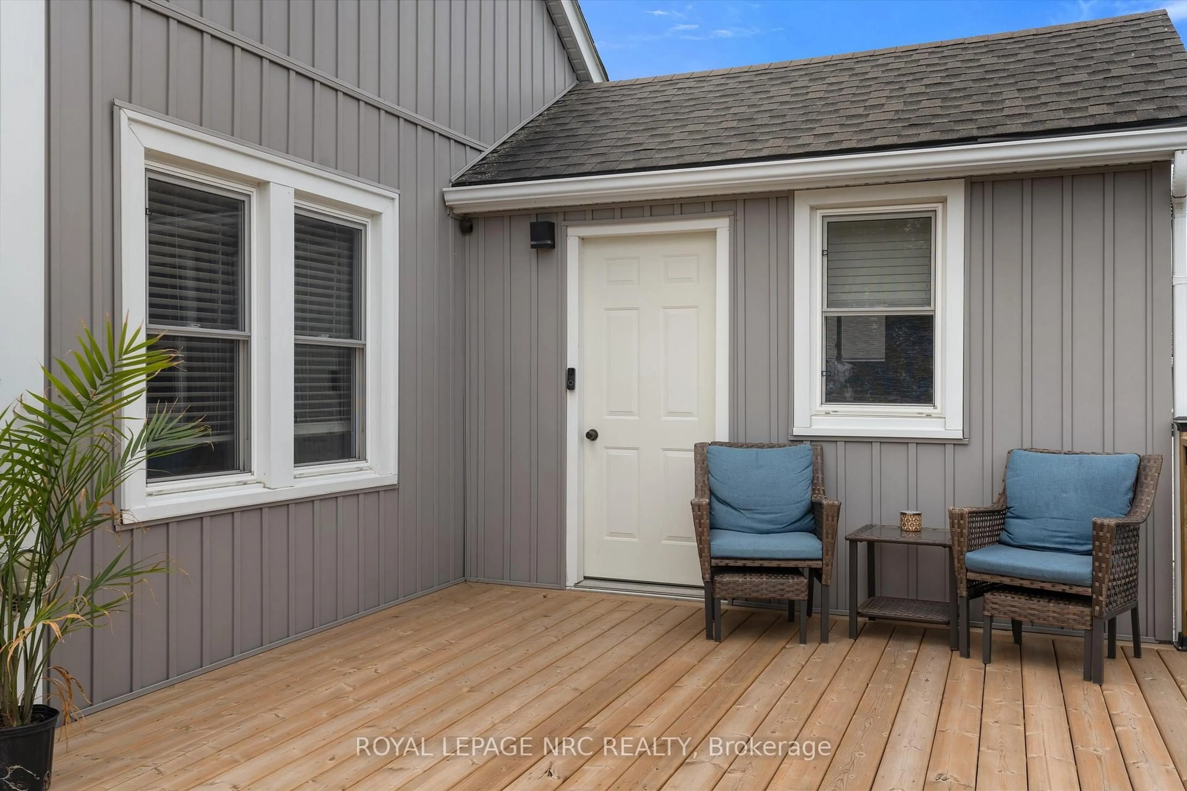 Home with vinyl exterior material, street for 2291 STEVENSVILLE Rd, Fort Erie Ontario L0S 1S0