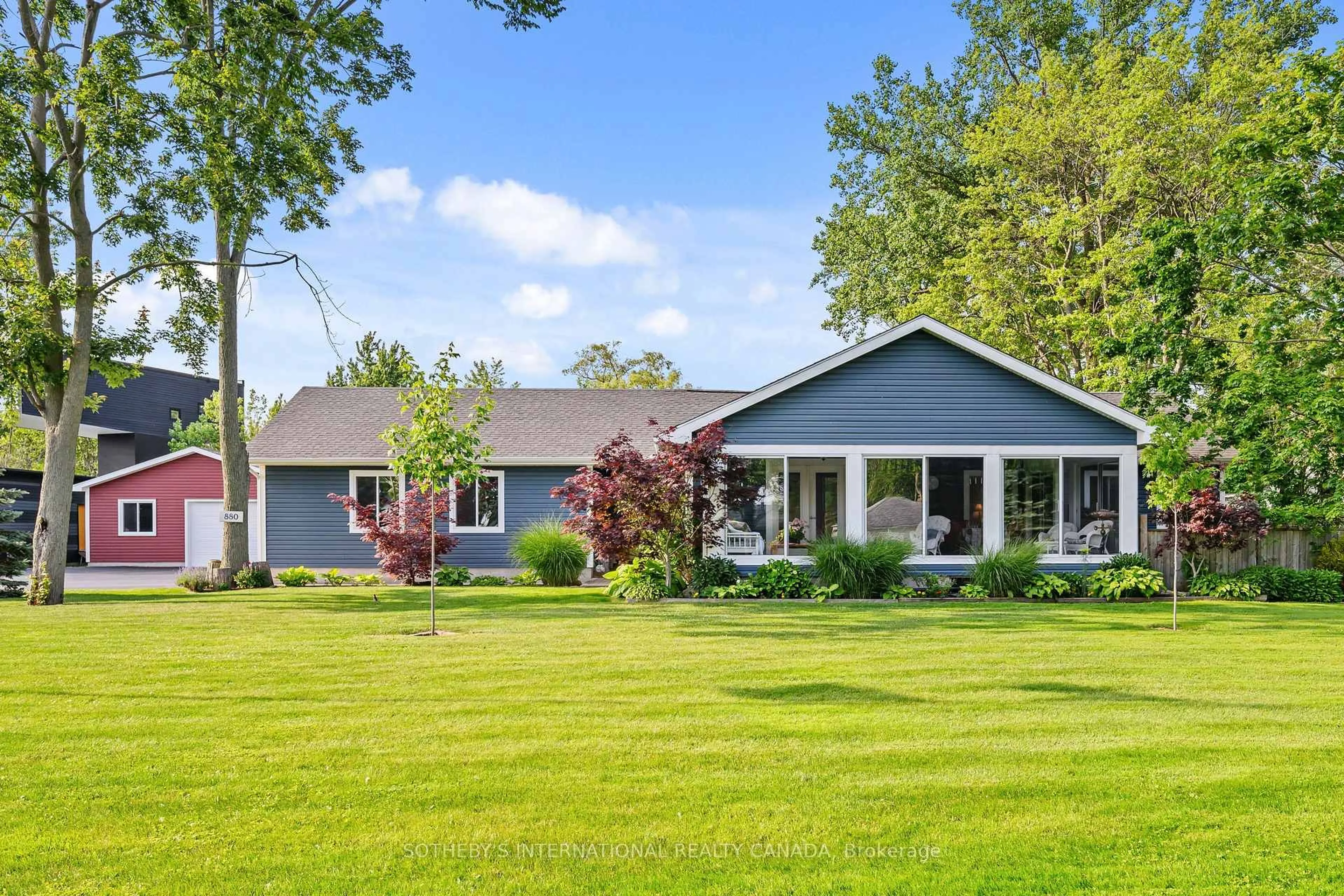Home with vinyl exterior material, unknown for 880 Edgemere Rd, Fort Erie Ontario L2A 1A8