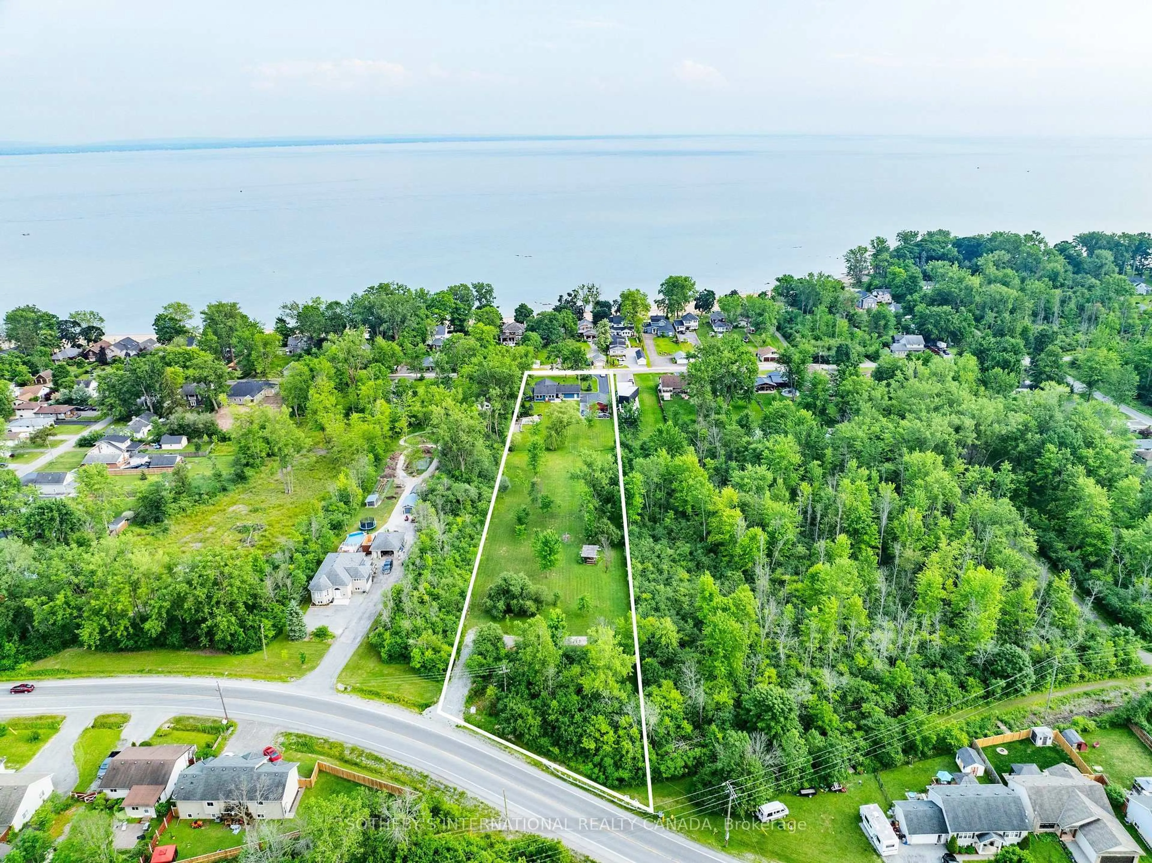 A pic from outside/outdoor area/front of a property/back of a property/a pic from drone, water/lake/river/ocean view for 880 Edgemere Rd, Fort Erie Ontario L2A 1A8