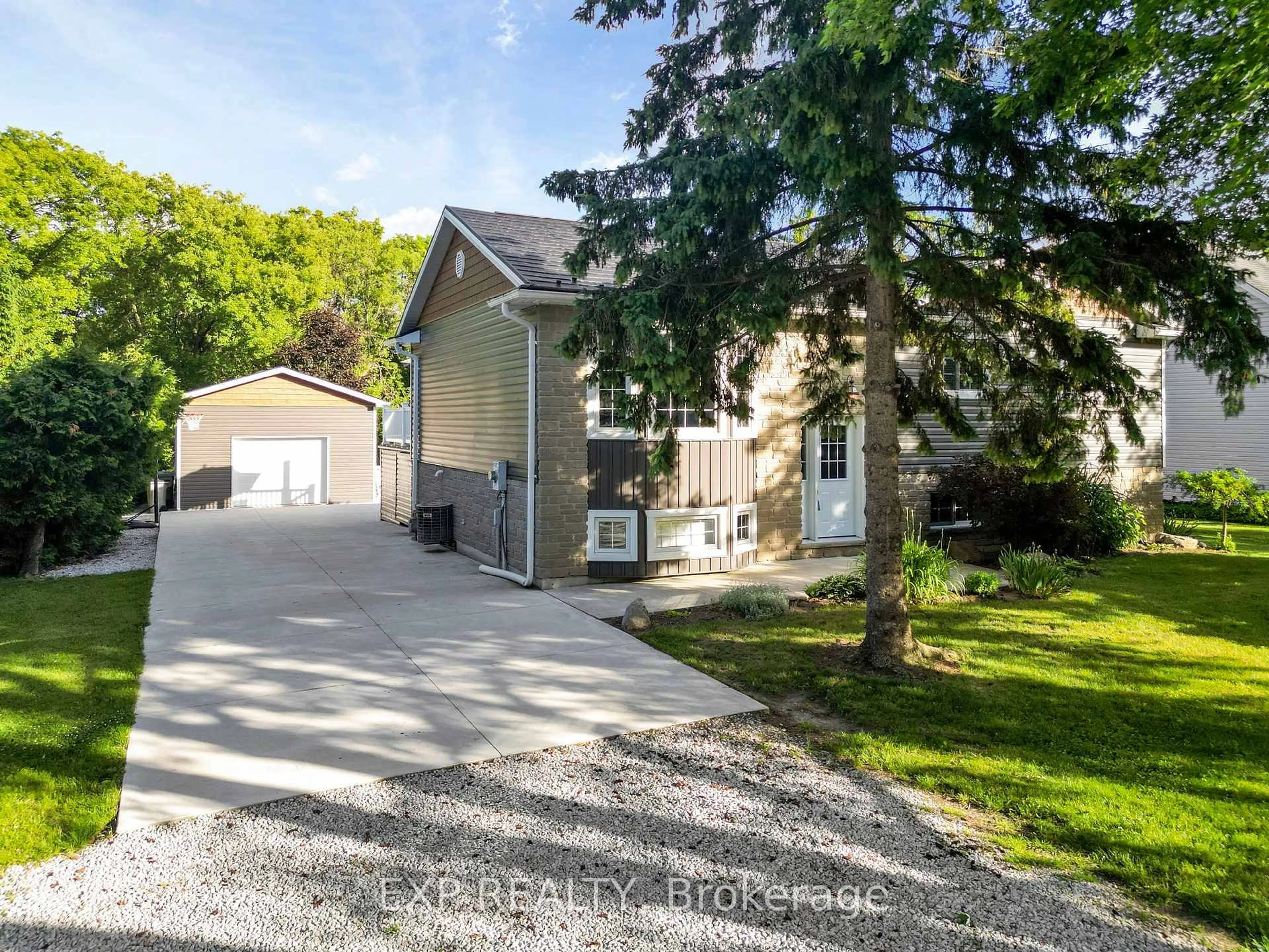A pic from outside/outdoor area/front of a property/back of a property/a pic from drone, street for 8033 Willsie Line, Lambton Shores Ontario N0M 2N0