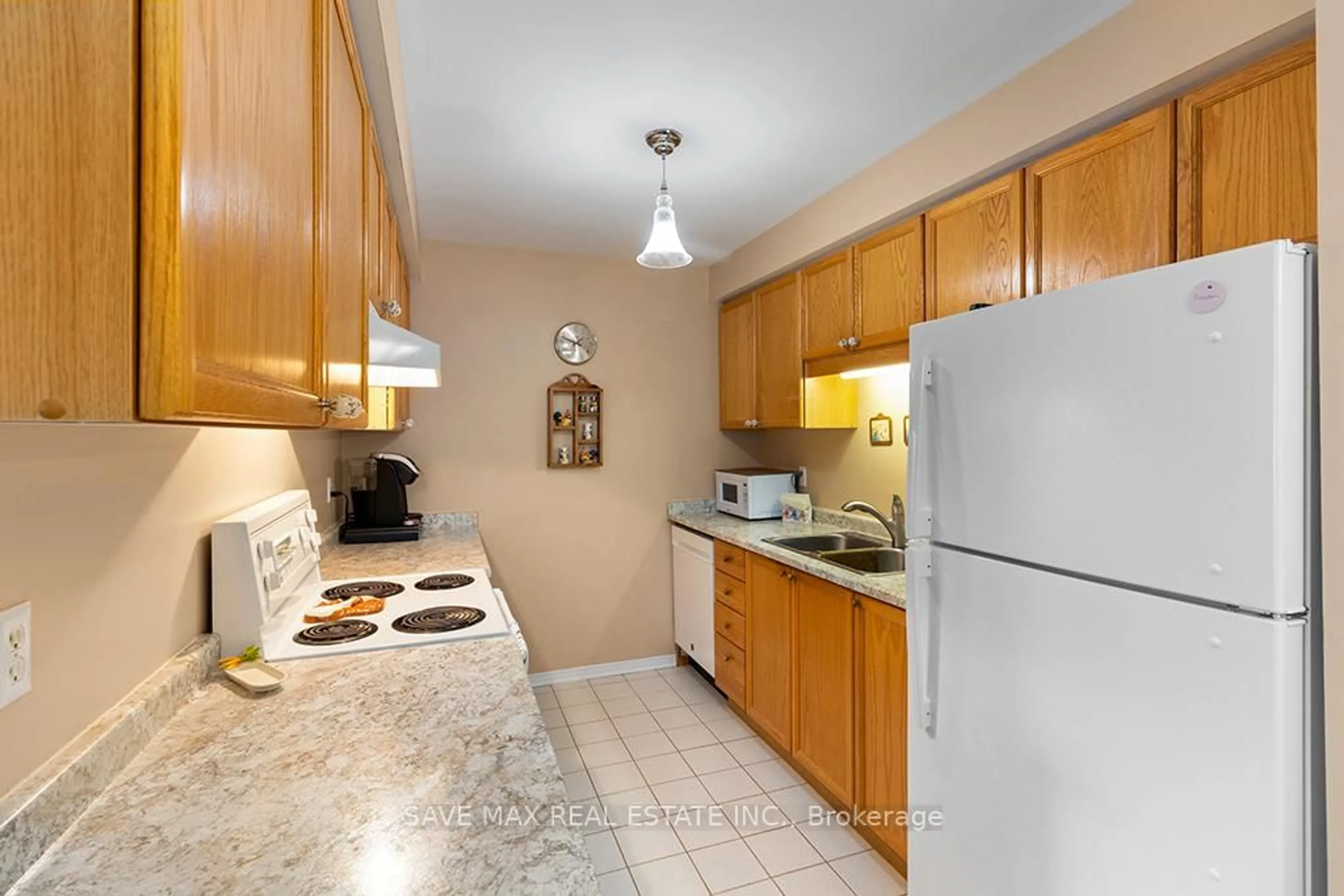Standard kitchen, ceramic/tile floor for 250 Robert St #310, Shelburne Ontario L9V 3P9
