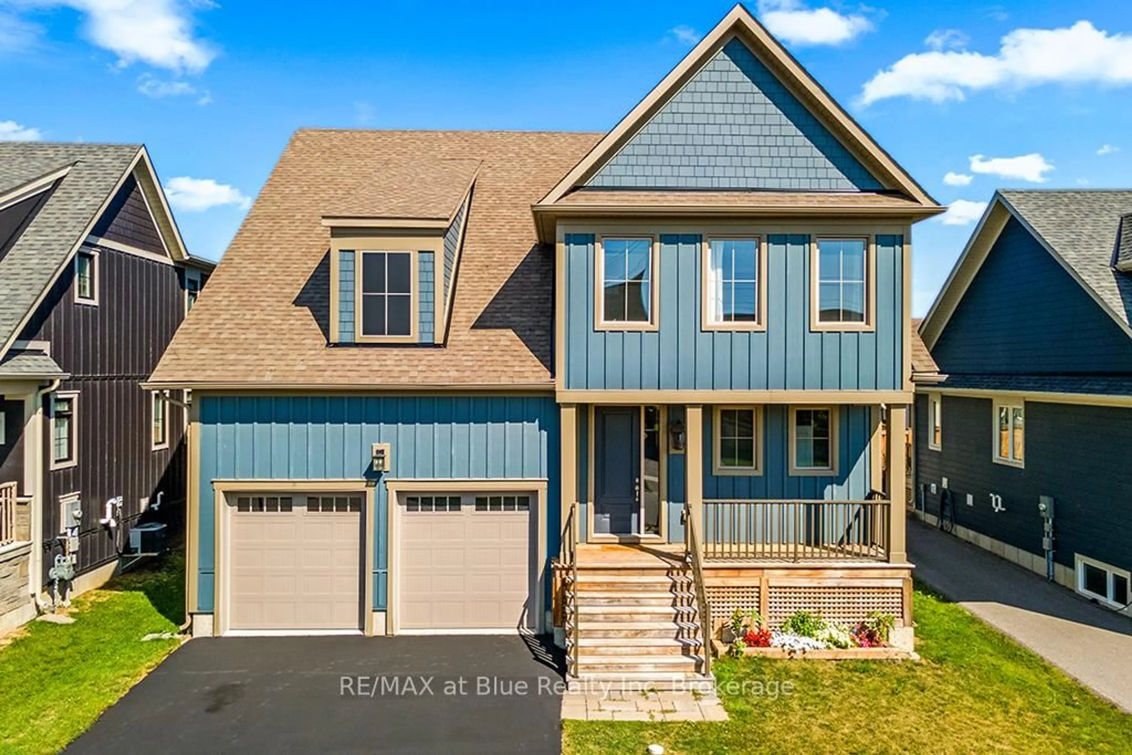 Home with vinyl exterior material, street for 181 Yellow Birch Cres, Blue Mountains Ontario L9Y 0Z3