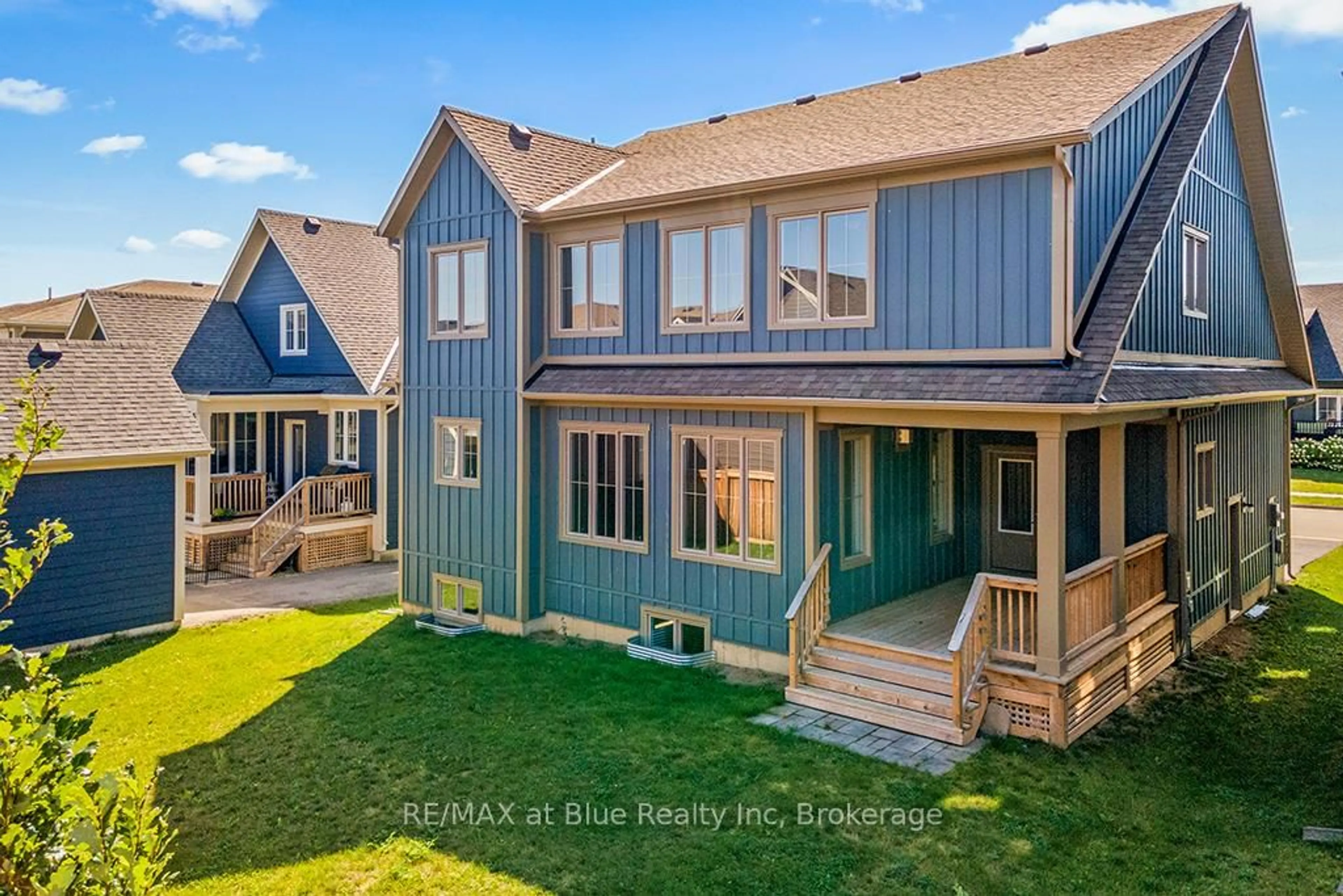 A pic from outside/outdoor area/front of a property/back of a property/a pic from drone, unknown for 181 Yellow Birch Cres, Blue Mountains Ontario L9Y 0Z3