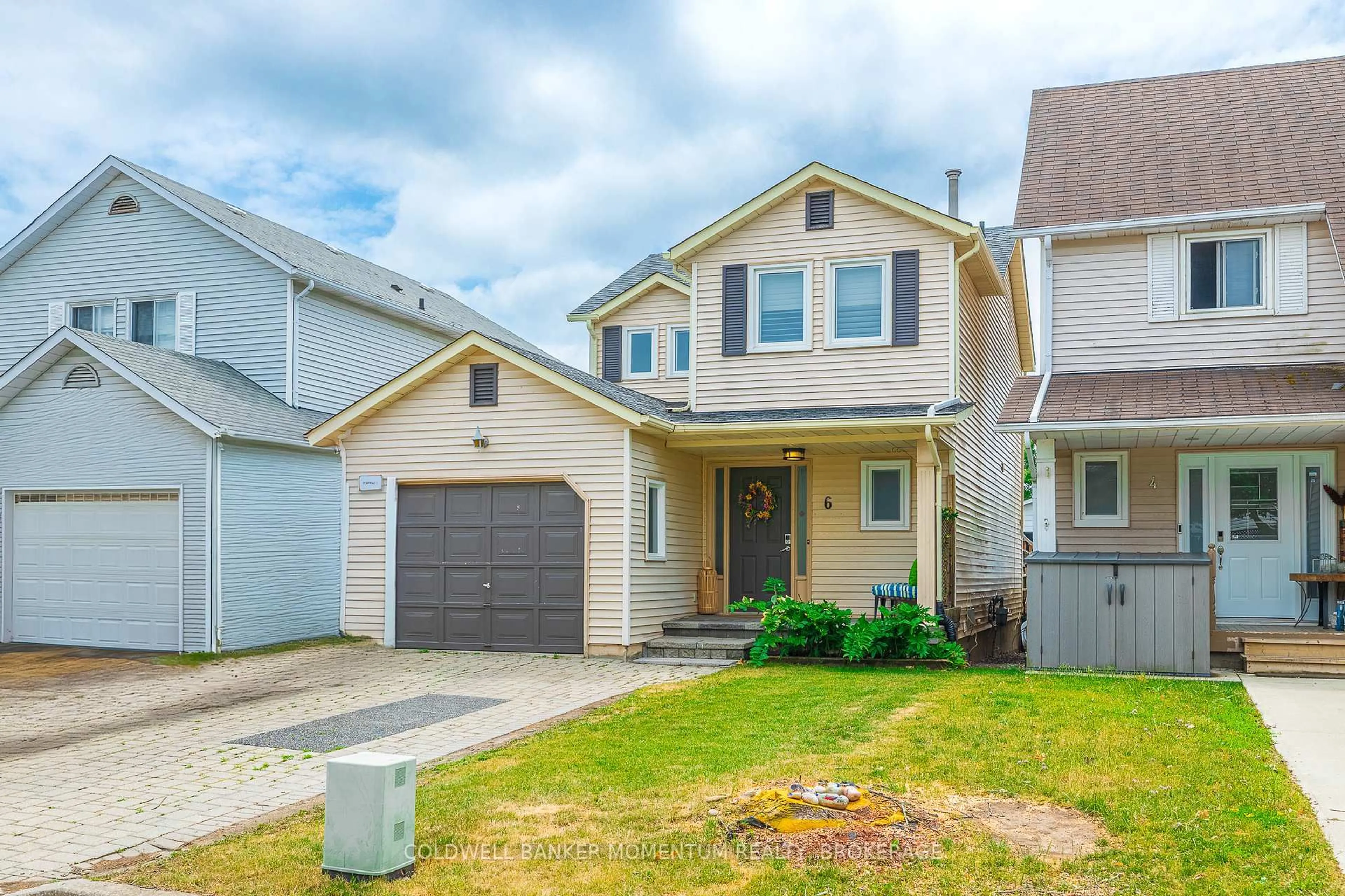 Home with vinyl exterior material, street for 6 Rannie Crt, Thorold Ontario L2V 4X2