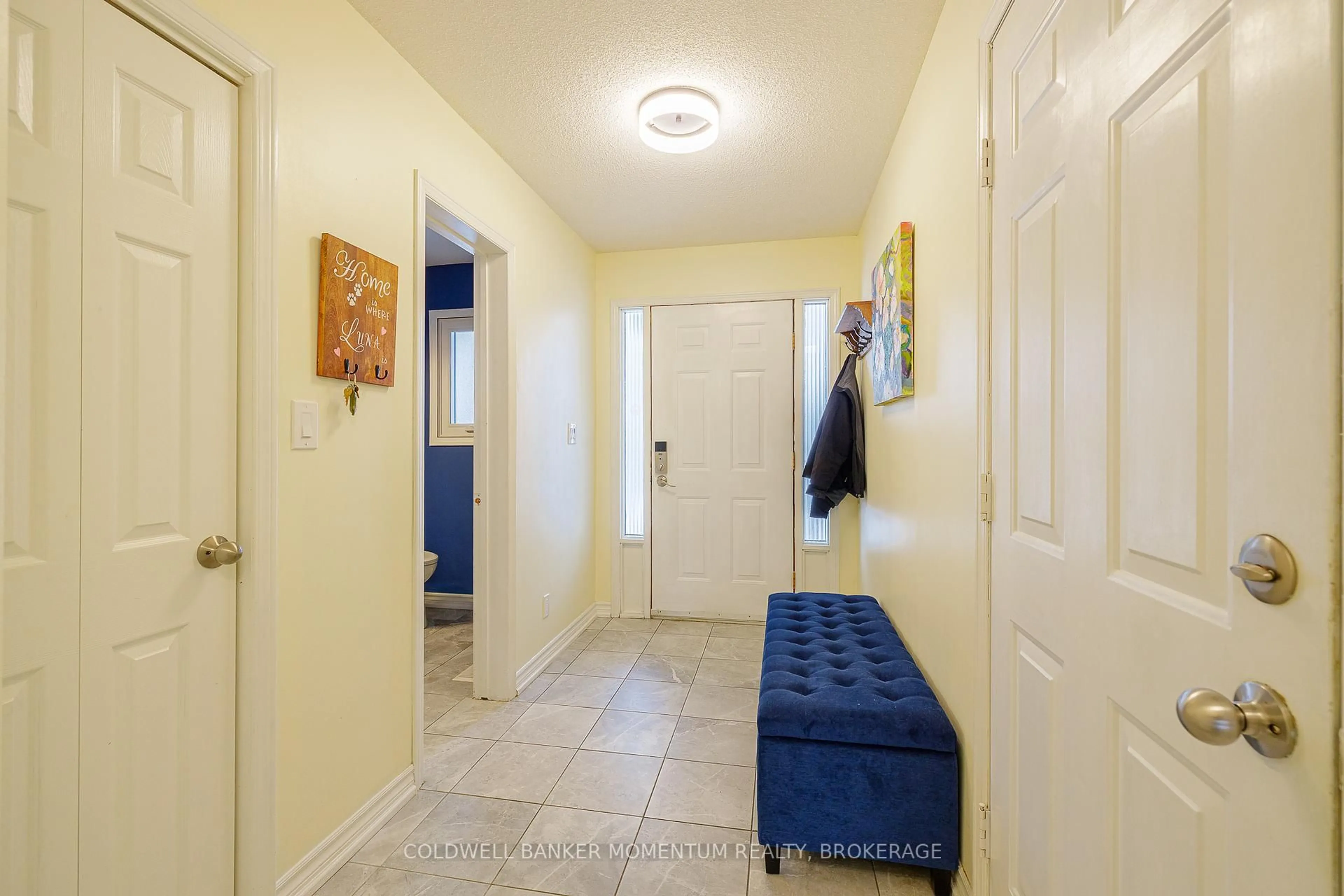 Indoor entryway for 6 Rannie Crt, Thorold Ontario L2V 4X2