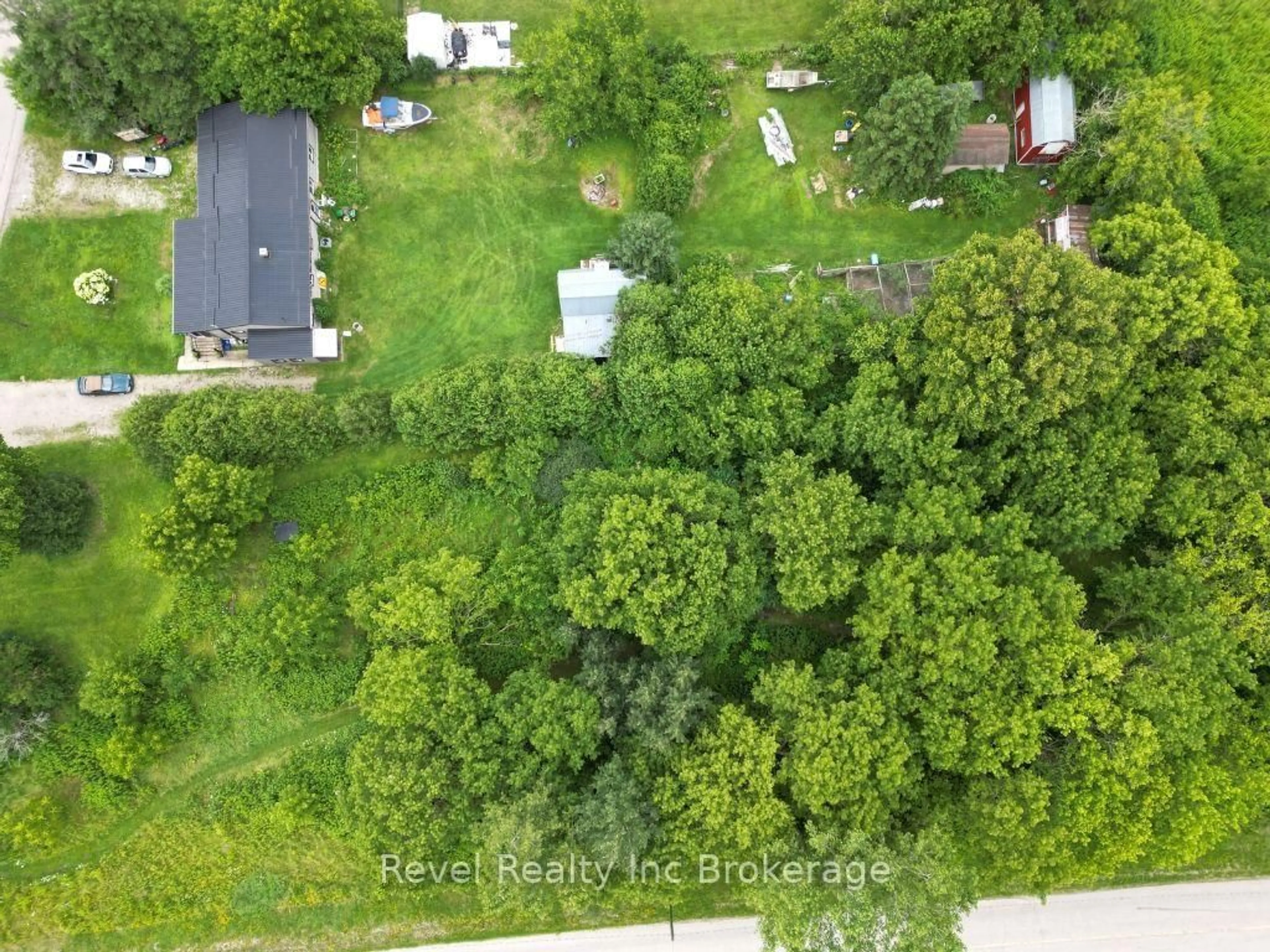 A pic from outside/outdoor area/front of a property/back of a property/a pic from drone, forest/trees view for 47 Mckeand St, Ingersoll Ontario N5C 3H7