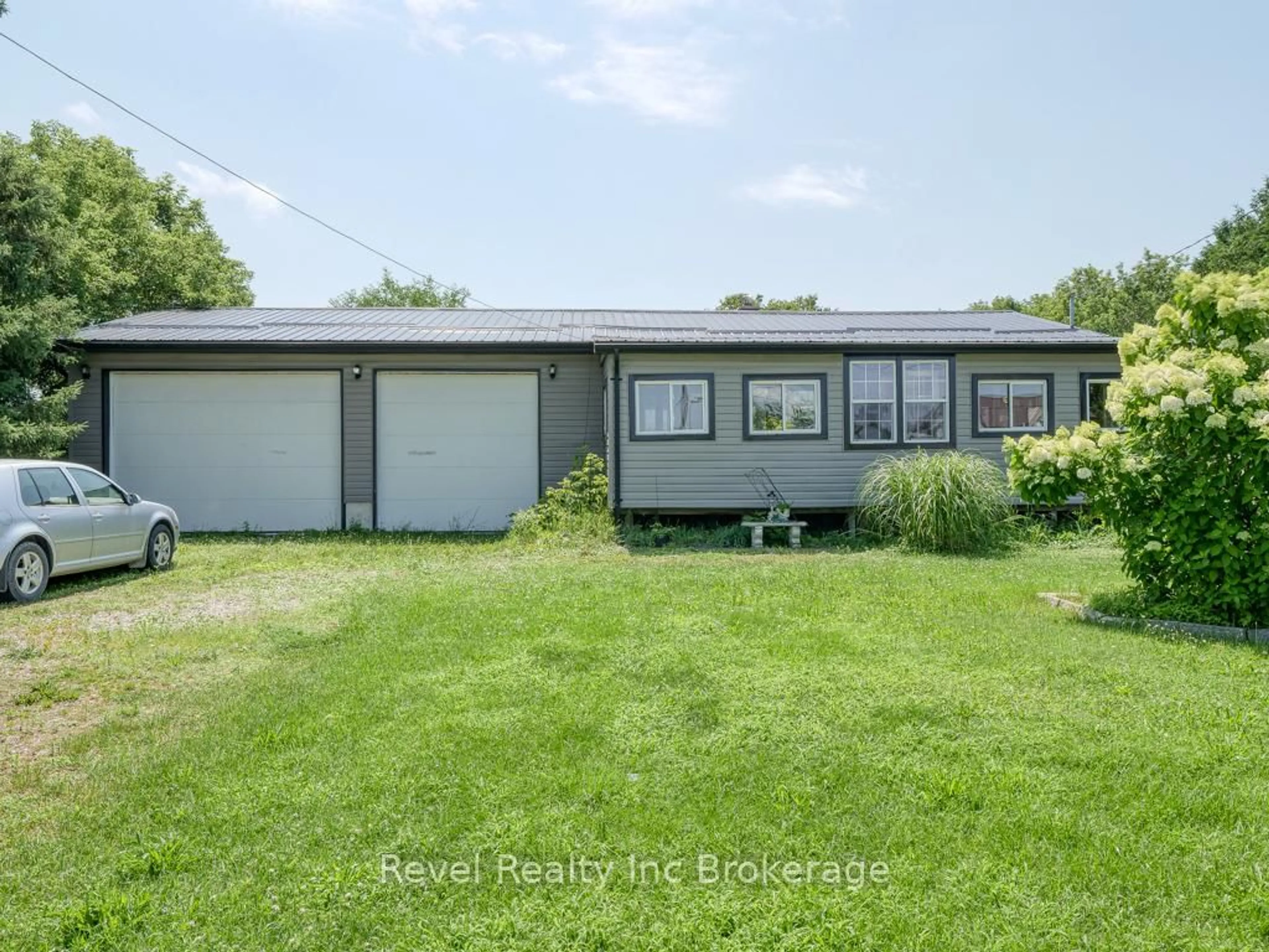 A pic from outside/outdoor area/front of a property/back of a property/a pic from drone, unknown for 47 Mckeand St, Ingersoll Ontario N5C 3H7