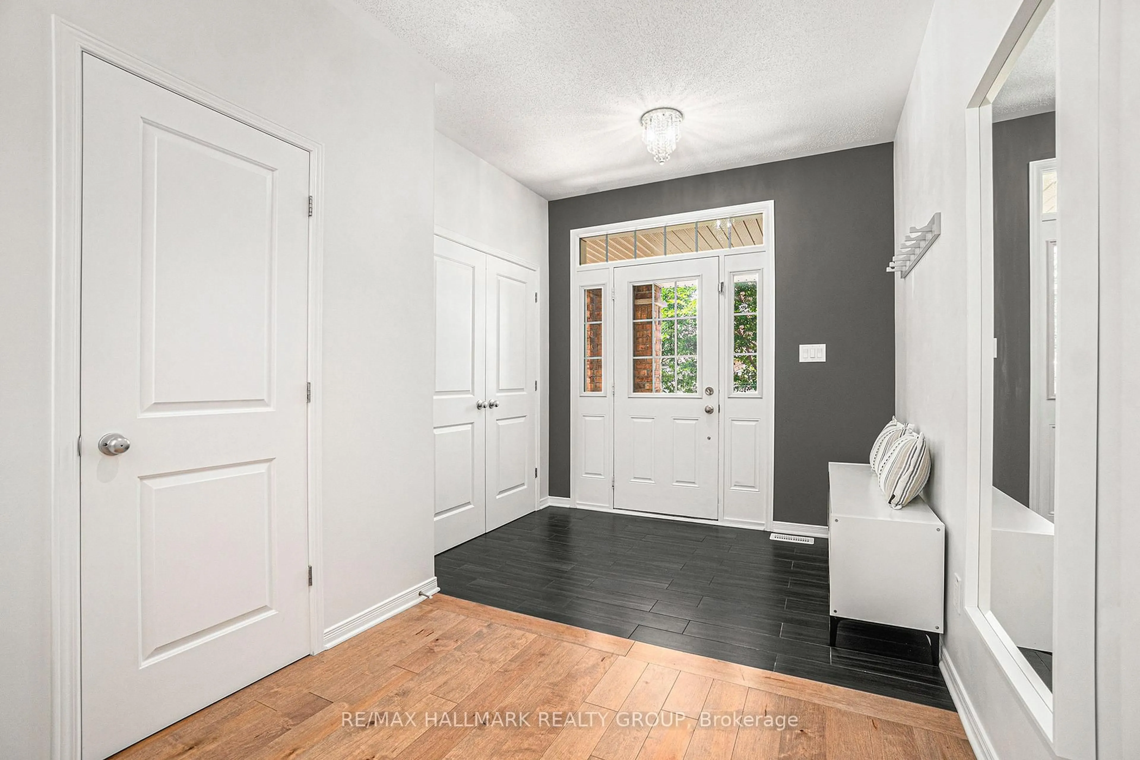 Indoor entryway for 144 Culloden Cres, Ottawa Ontario K2J 5M8