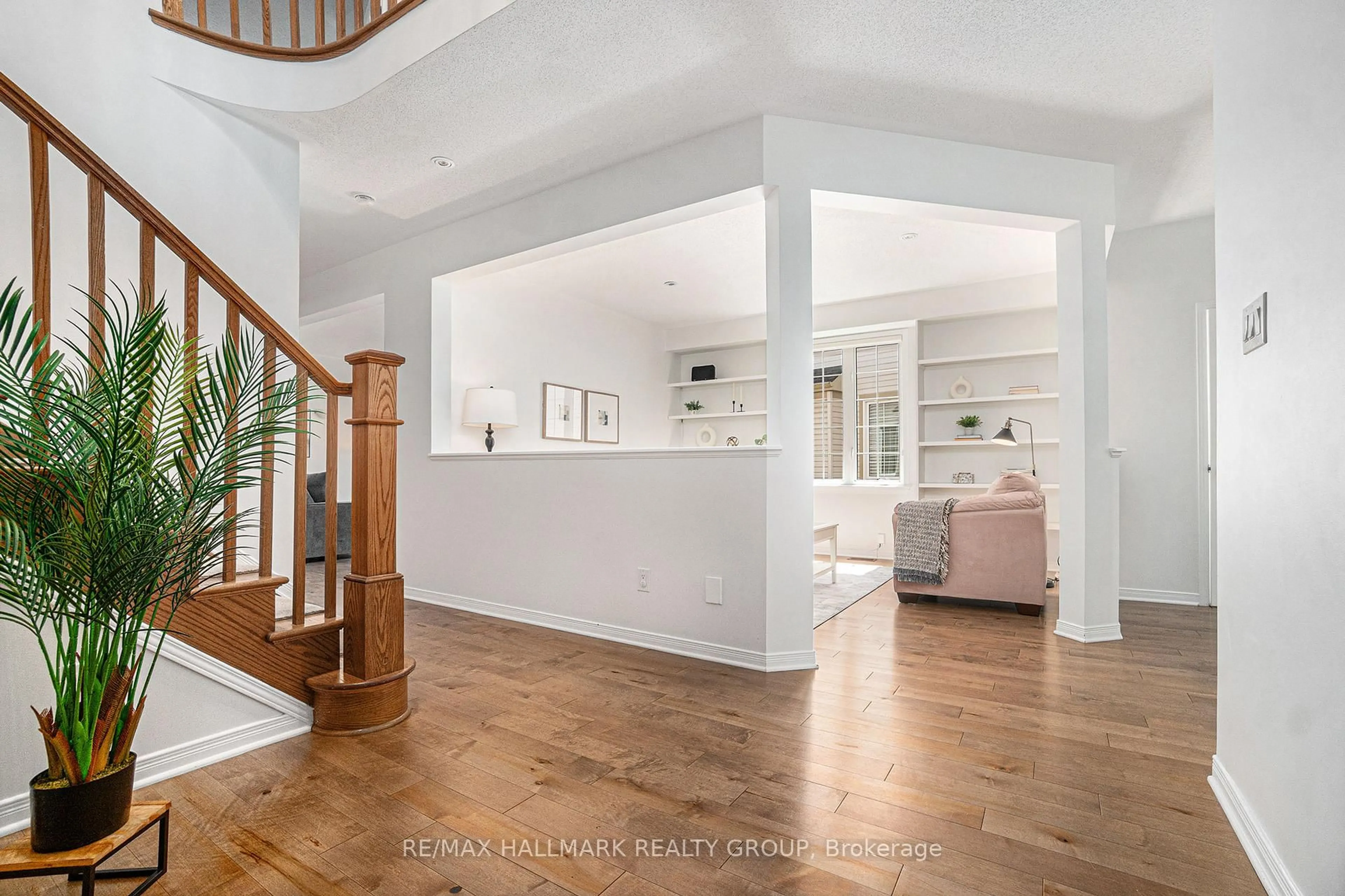 Indoor entryway for 144 Culloden Cres, Ottawa Ontario K2J 5M8