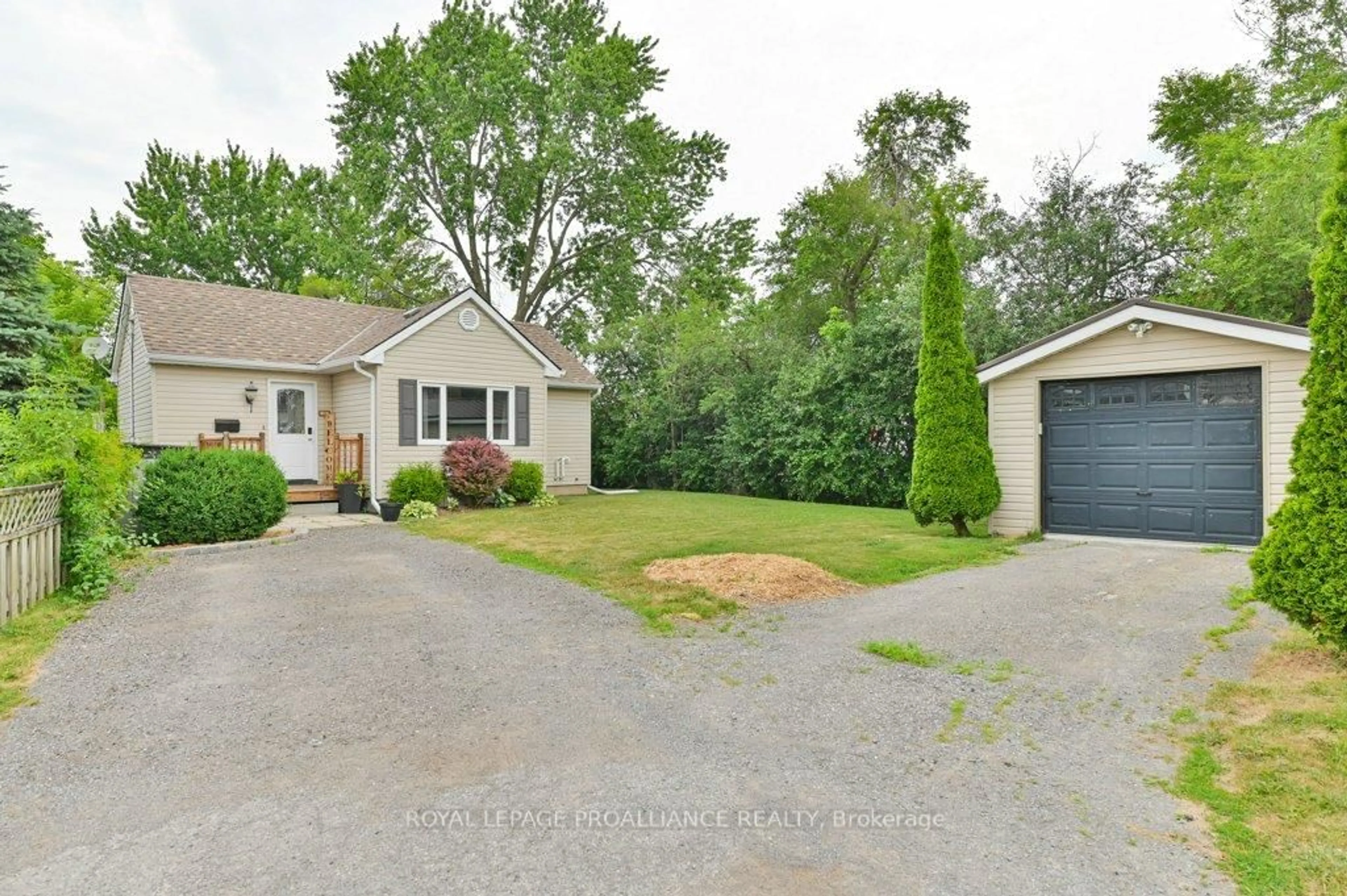 A pic from outside/outdoor area/front of a property/back of a property/a pic from drone, street for 17 Holden St, Belleville Ontario K8P 3W4