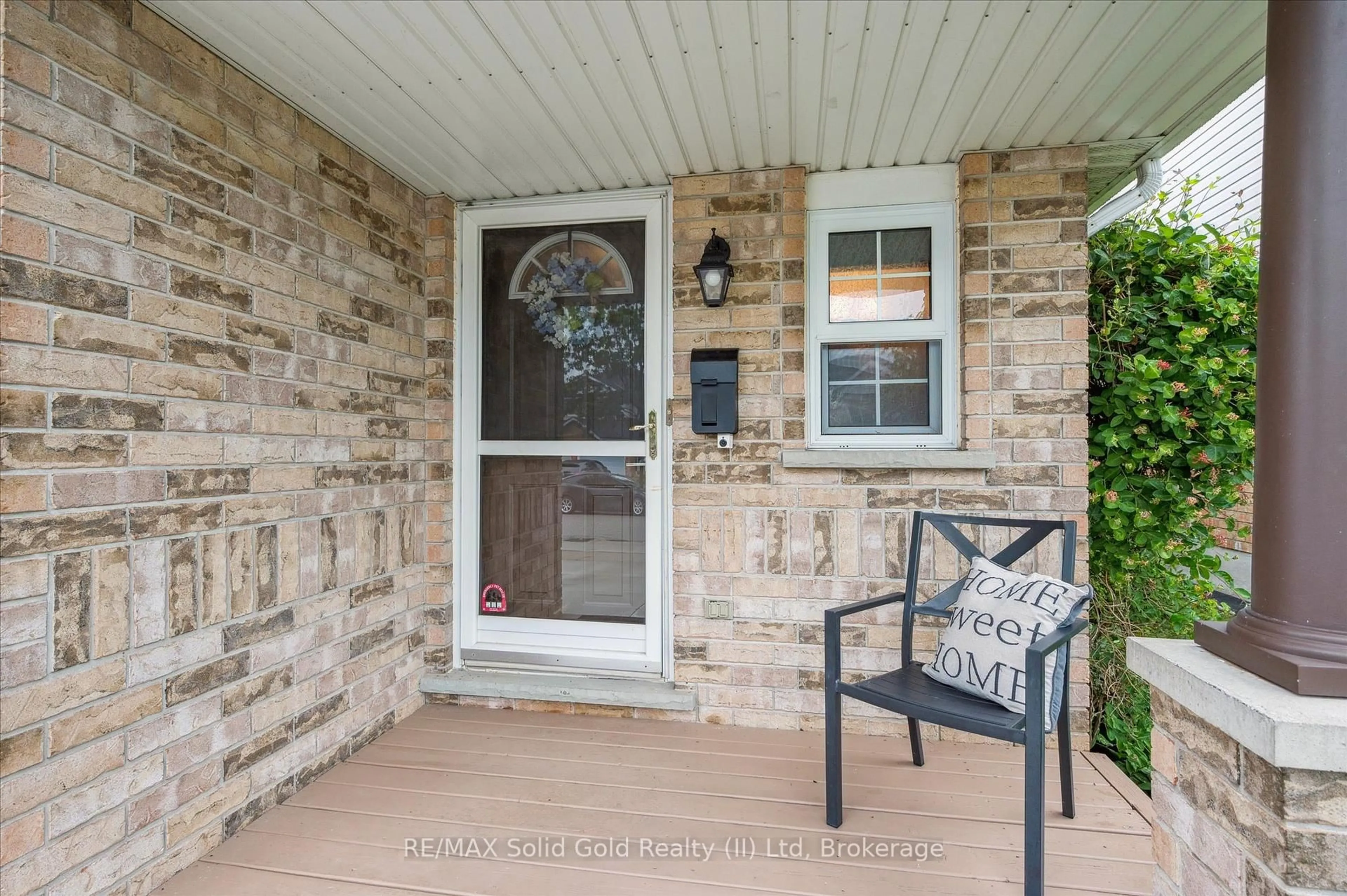 Indoor entryway for 35 Watercress Crt, Kitchener Ontario N2E 3S8