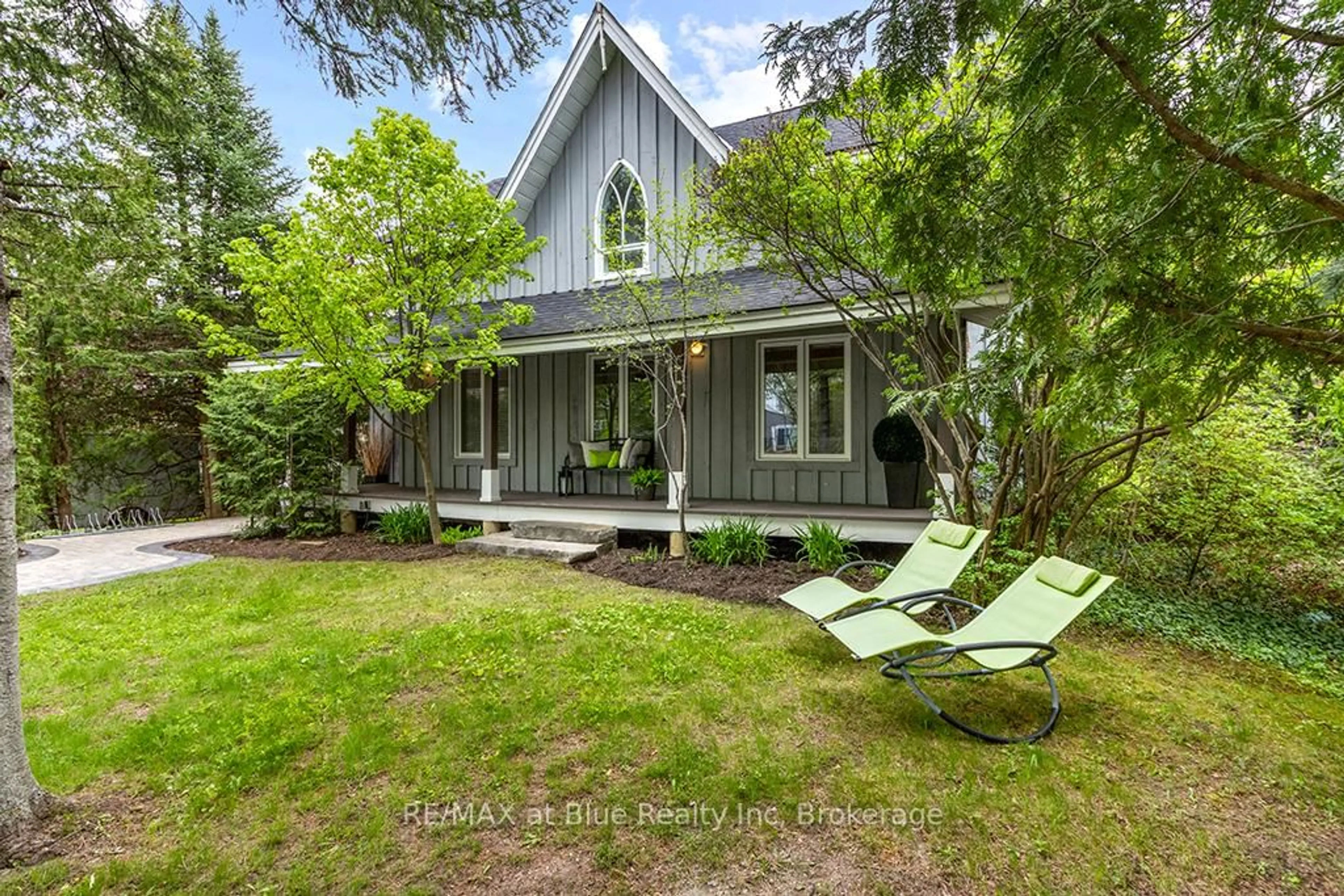 Patio, street for 147 Carmichael Cres, Blue Mountains Ontario L9Y 0R2