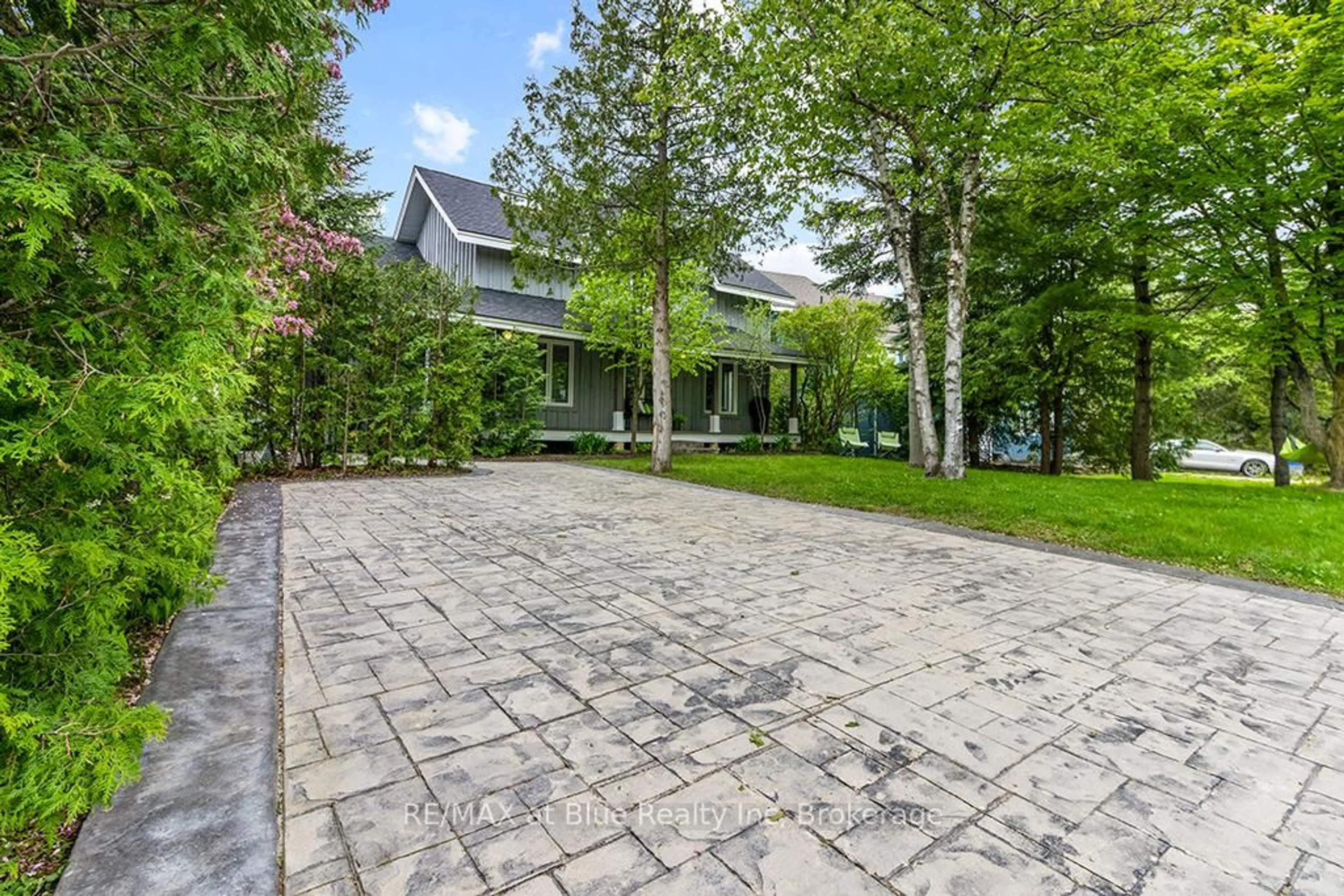 Patio, street for 147 Carmichael Cres, Blue Mountains Ontario L9Y 0R2