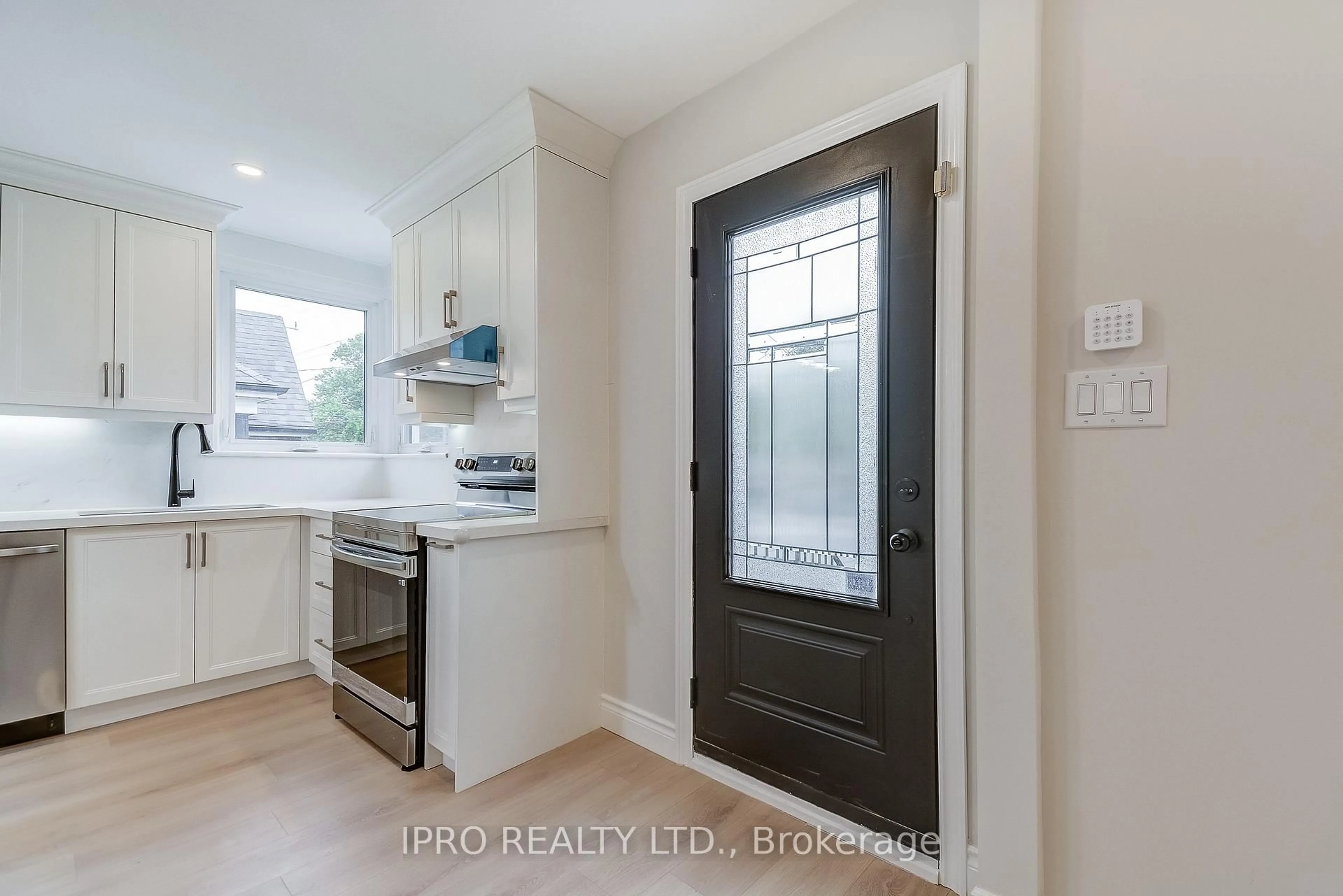 Unknown for 880 Garth St, Hamilton Ontario L9C 4K9