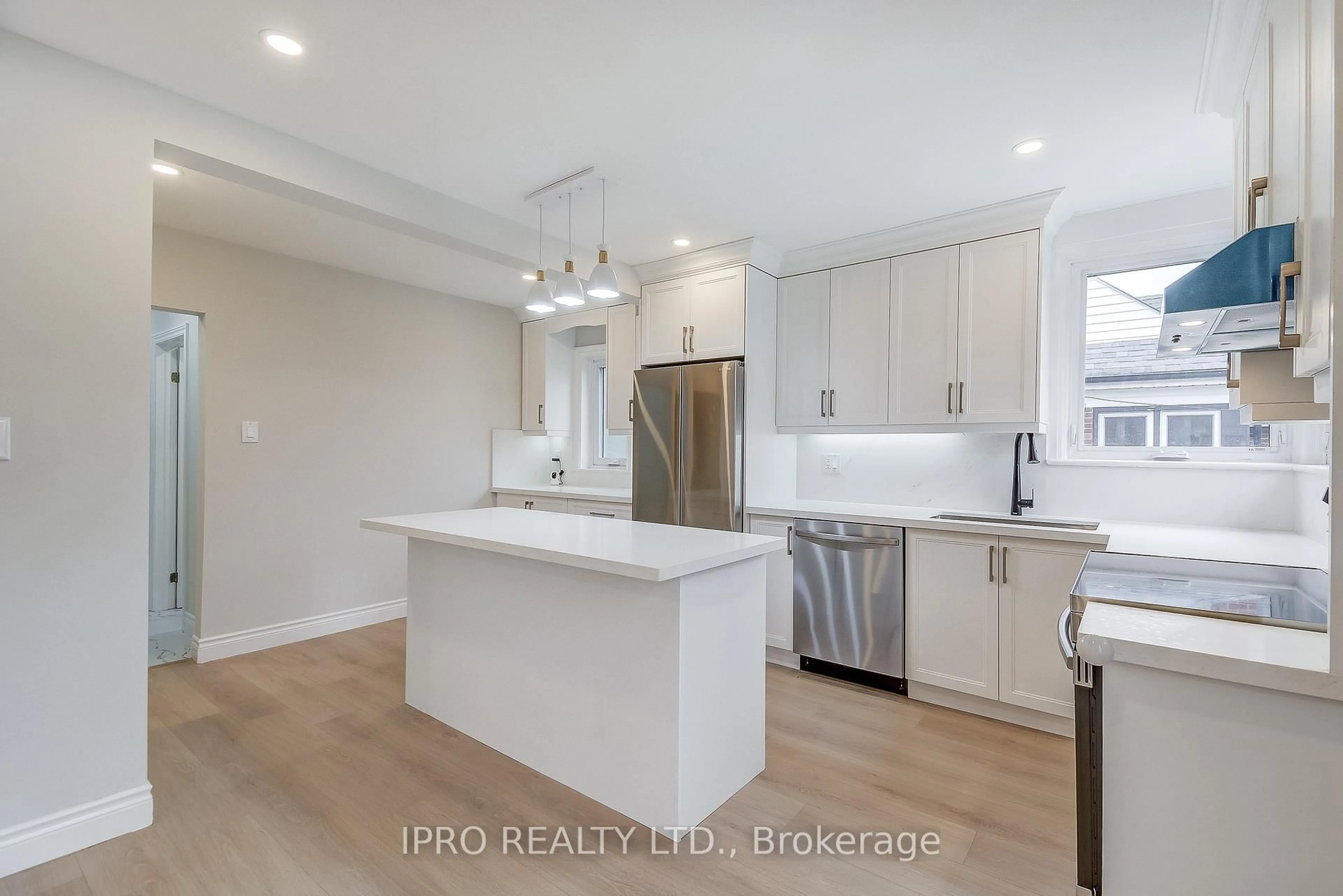 Open concept kitchen, unknown for 880 Garth St, Hamilton Ontario L9C 4K9