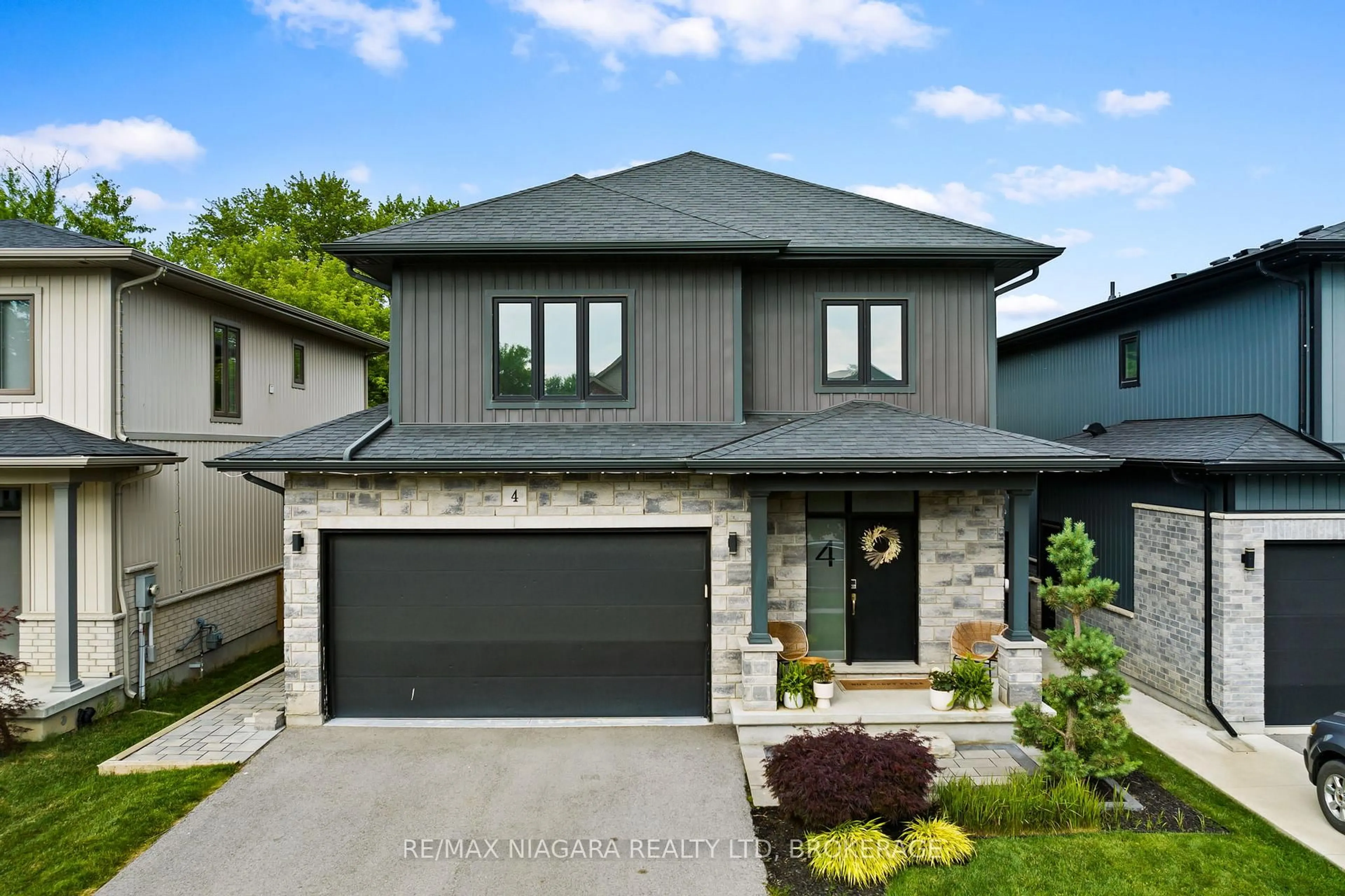 Home with brick exterior material, street for 4 Olde School Crt, St. Catharines Ontario L2N 0B1