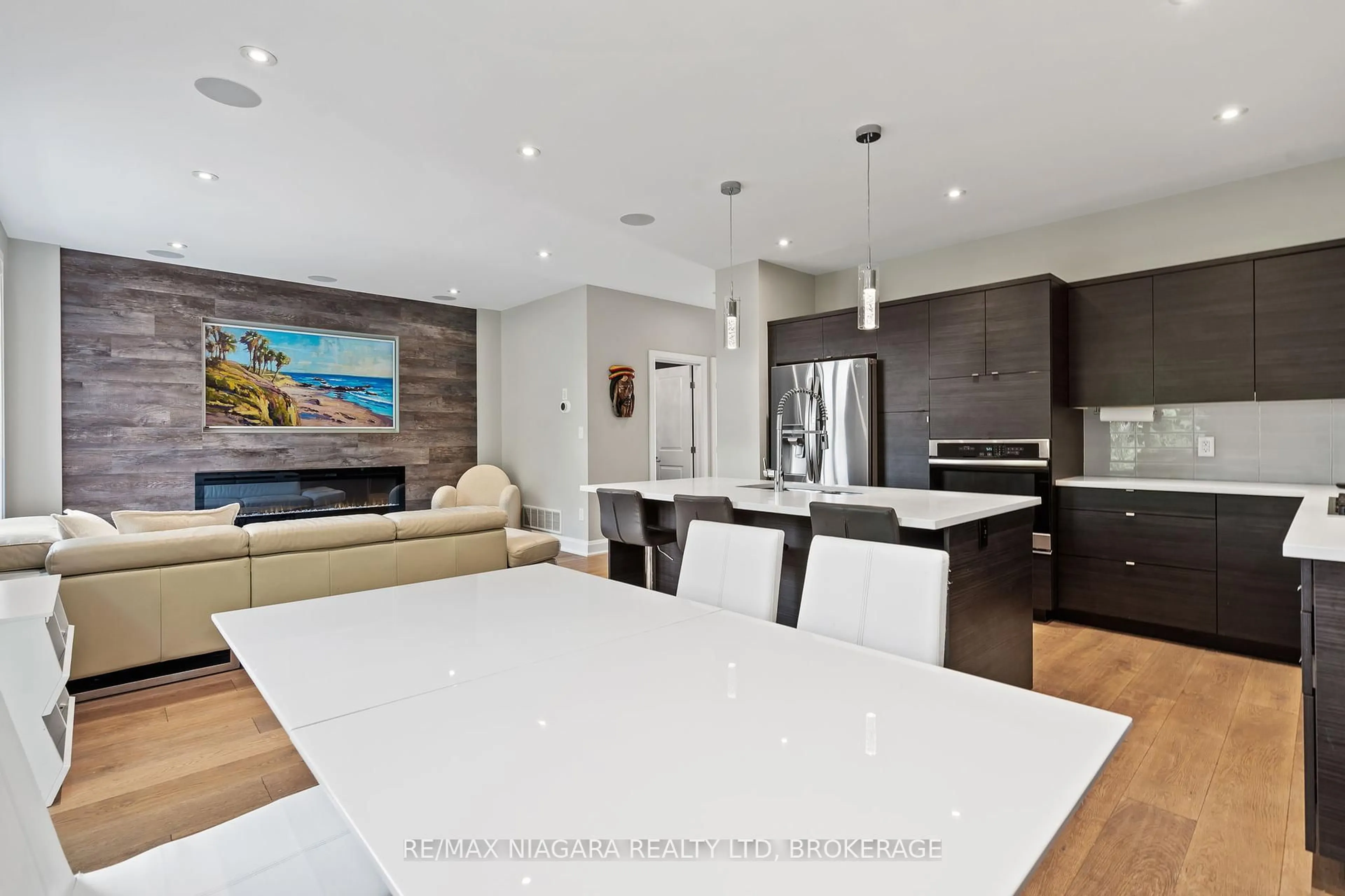 Open concept kitchen, unknown for 4 Olde School Crt, St. Catharines Ontario L2N 0B1