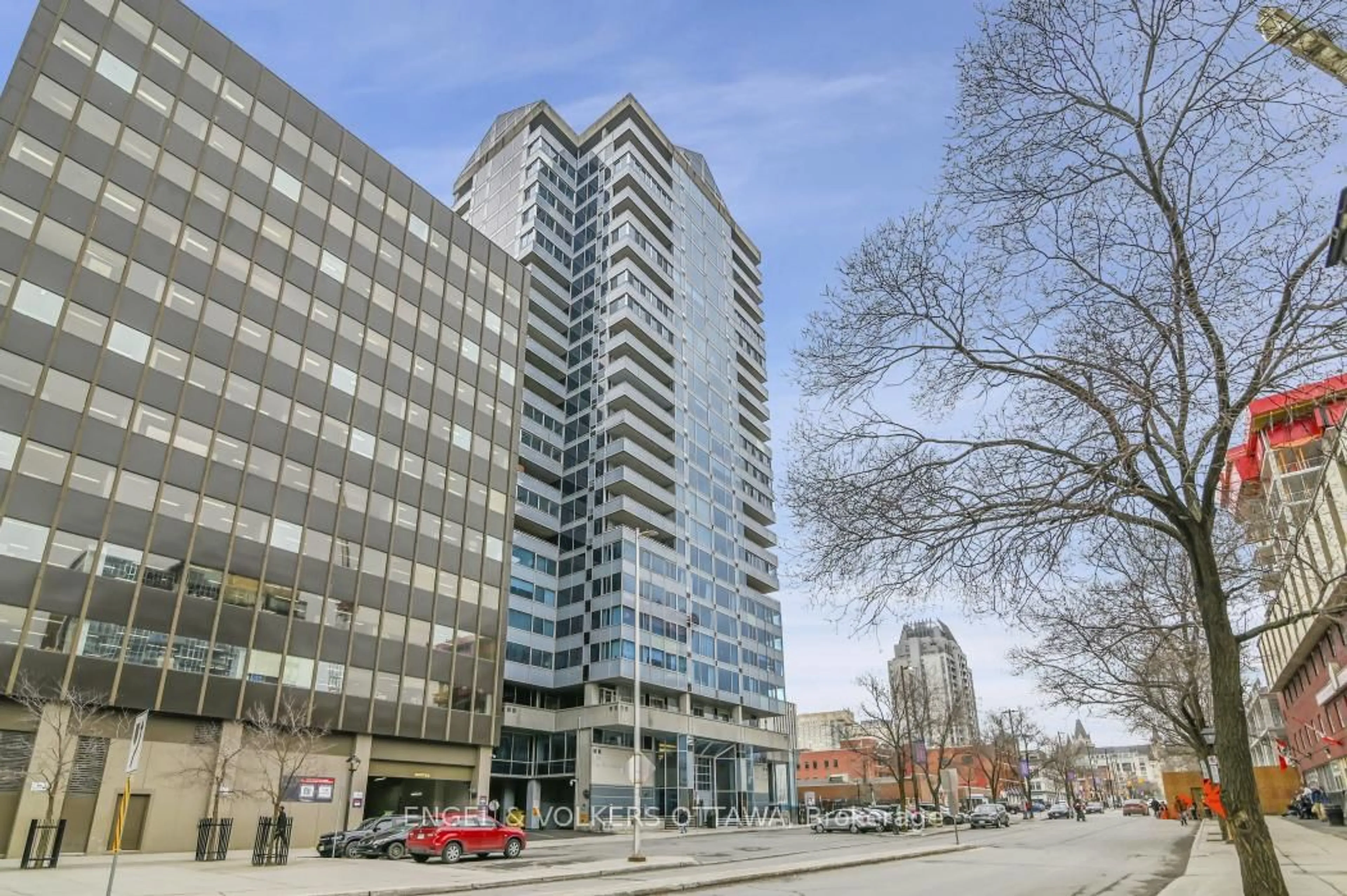Indoor foyer for 160 George St #402, Ottawa Ontario K1N 9M2