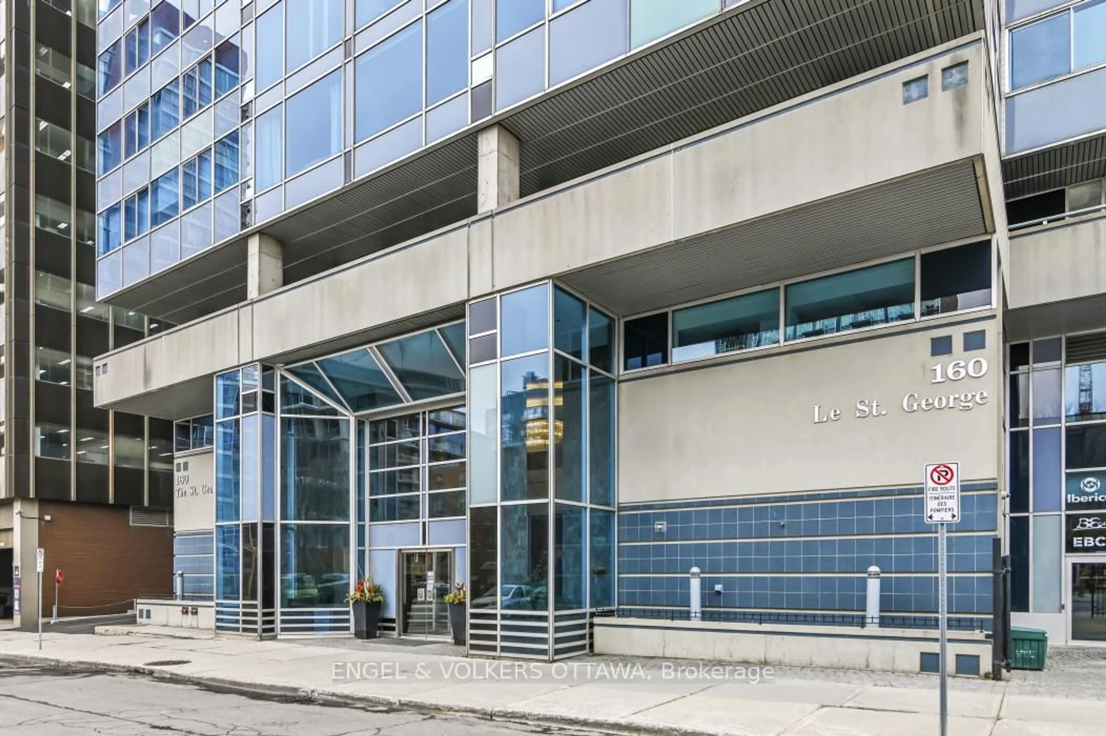 Indoor foyer for 160 George St #402, Ottawa Ontario K1N 9M2