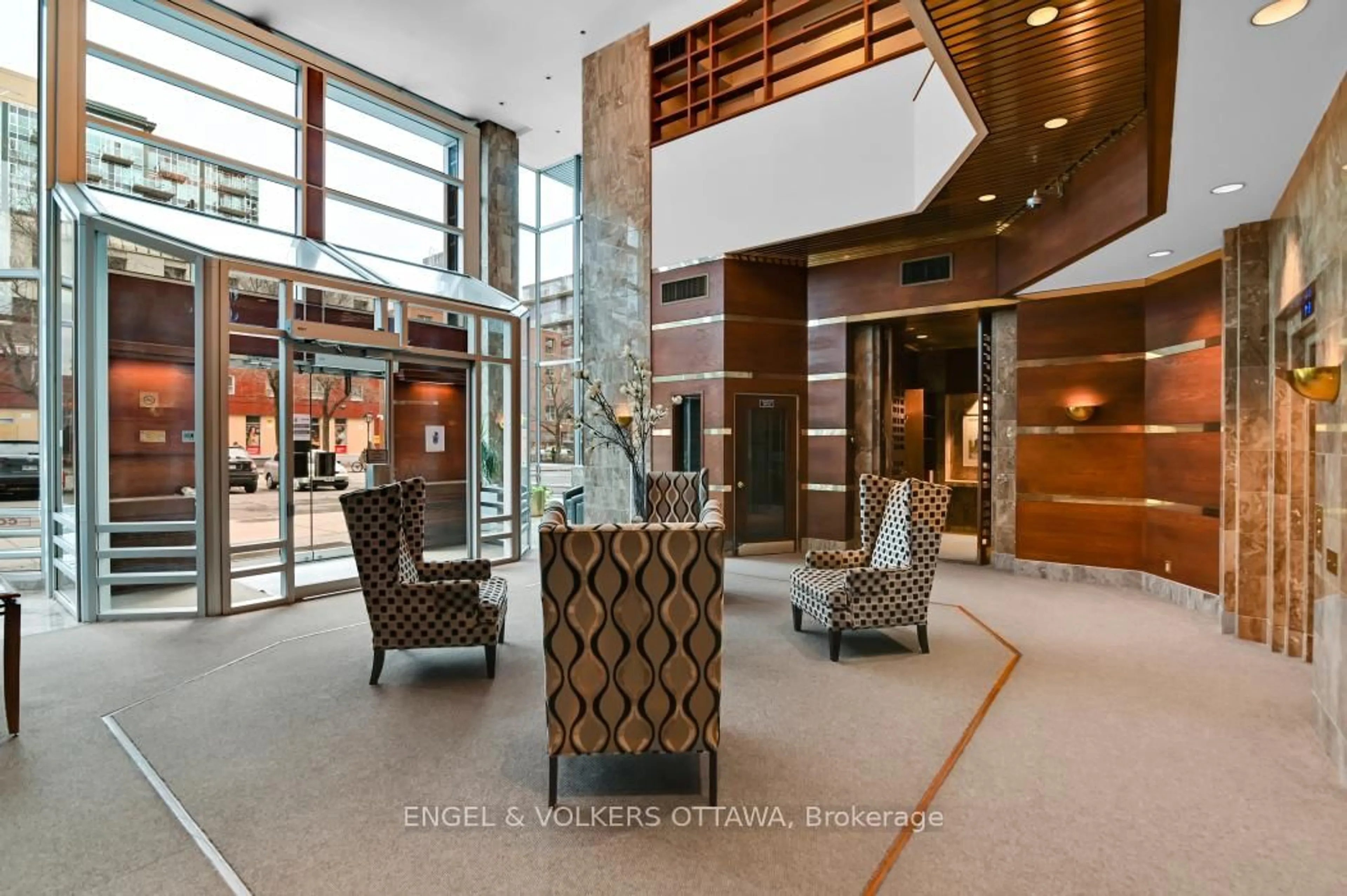 Lobby for 160 George St #402, Ottawa Ontario K1N 9M2