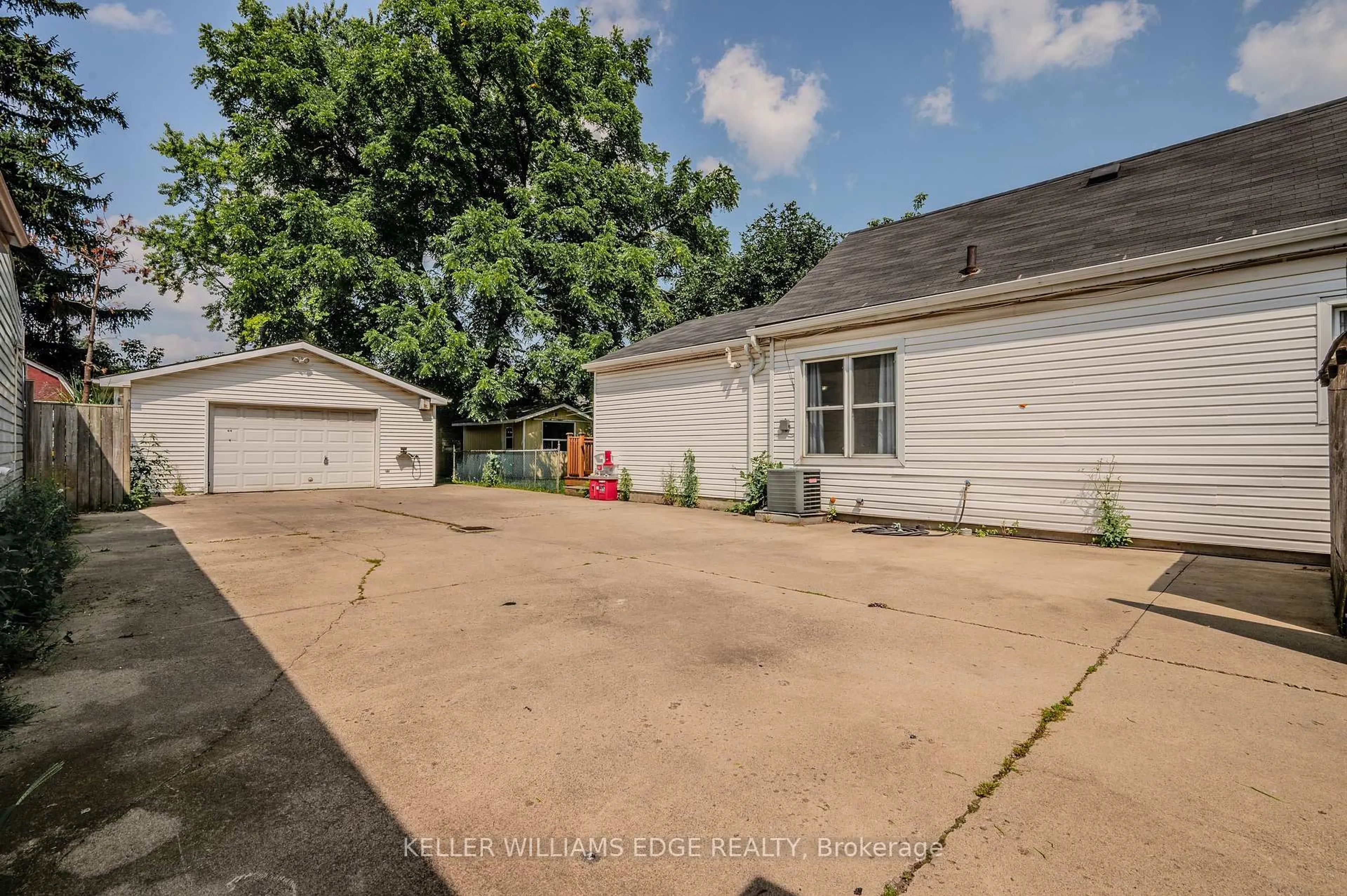 A pic from outside/outdoor area/front of a property/back of a property/a pic from drone, street for 80 East 33rd St, Hamilton Ontario L8V 3T2